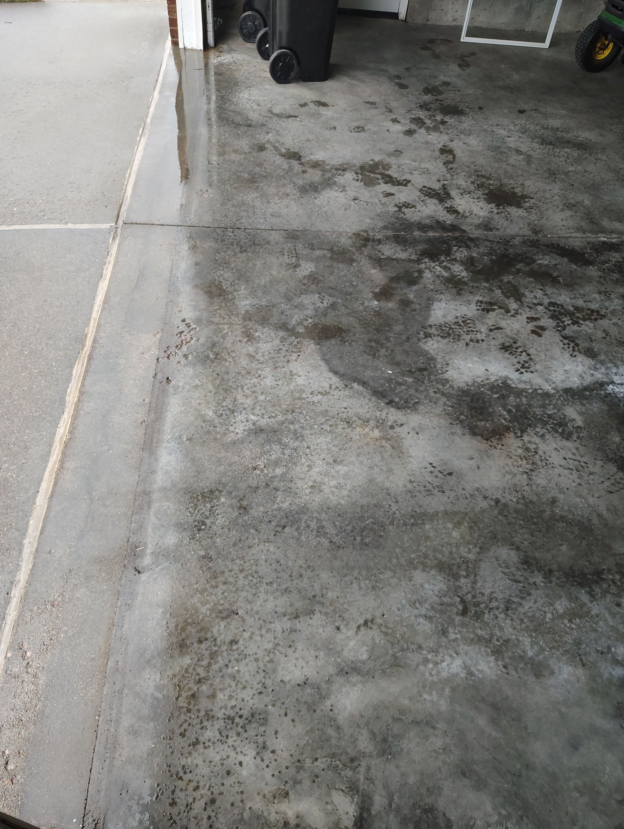 High-Gloss Epoxy Garage Floor Coating in Sioux Falls by Select Painting, Coatings & Garage Cabinets