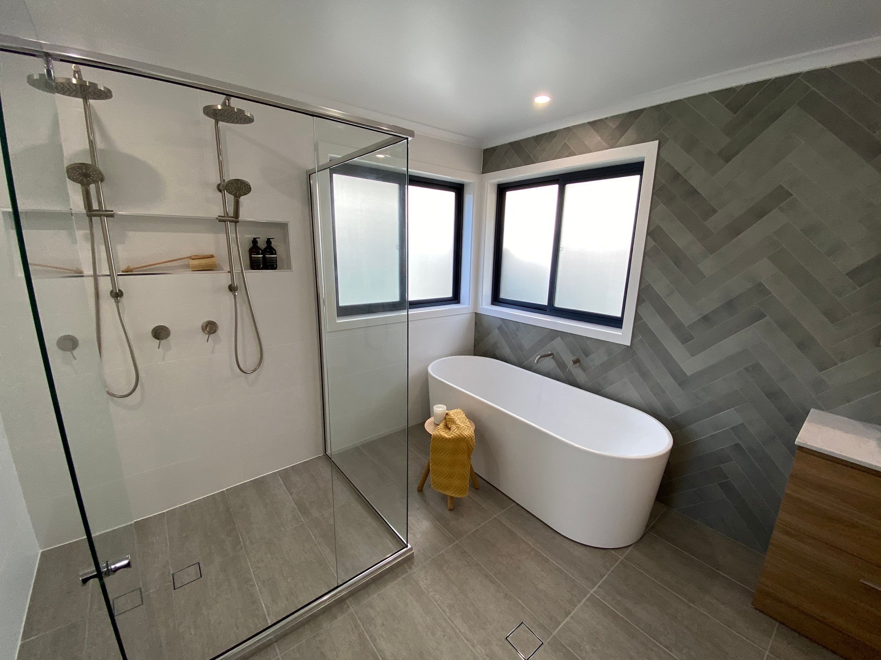 Large Ensuite Renovation by Re-seal Bathrooms