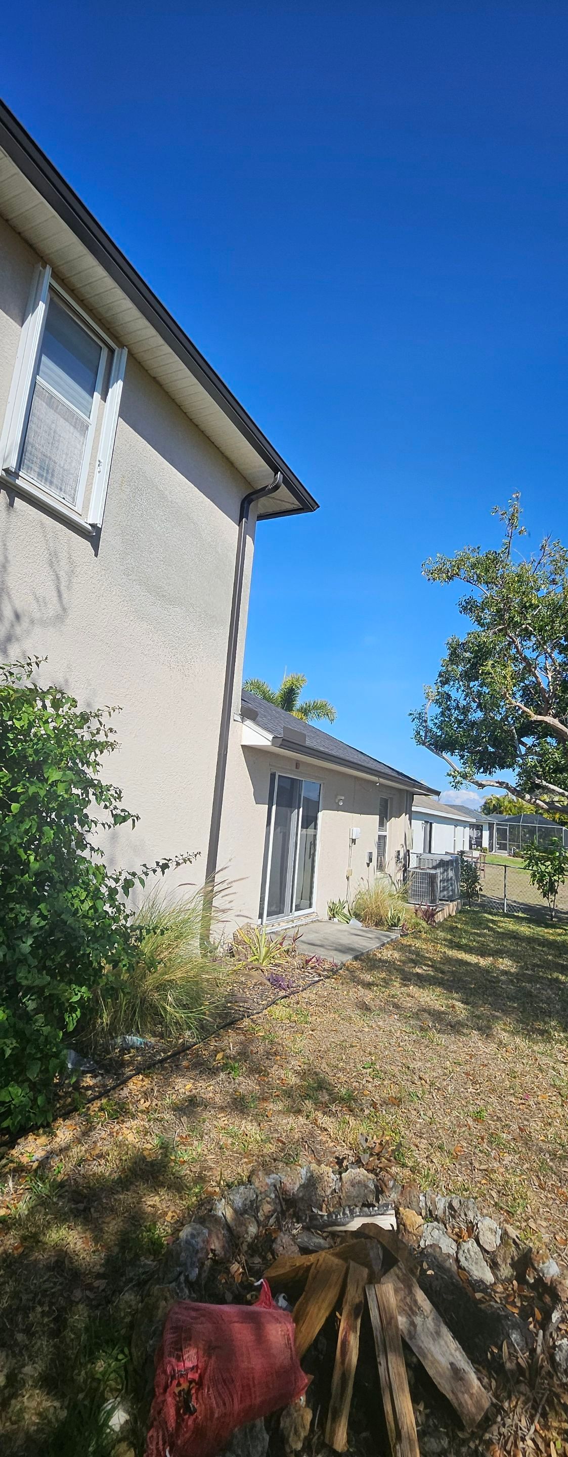 Dark Bronze Seamless Gutters using 6-Inch Seamless Gutters in Cape Coral FL by Gutter Professors