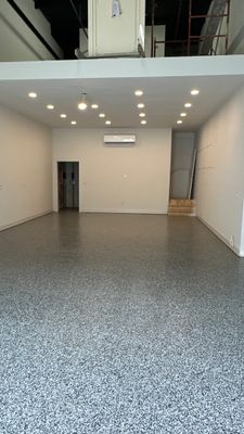 Check out this beautiful Banner flake floor