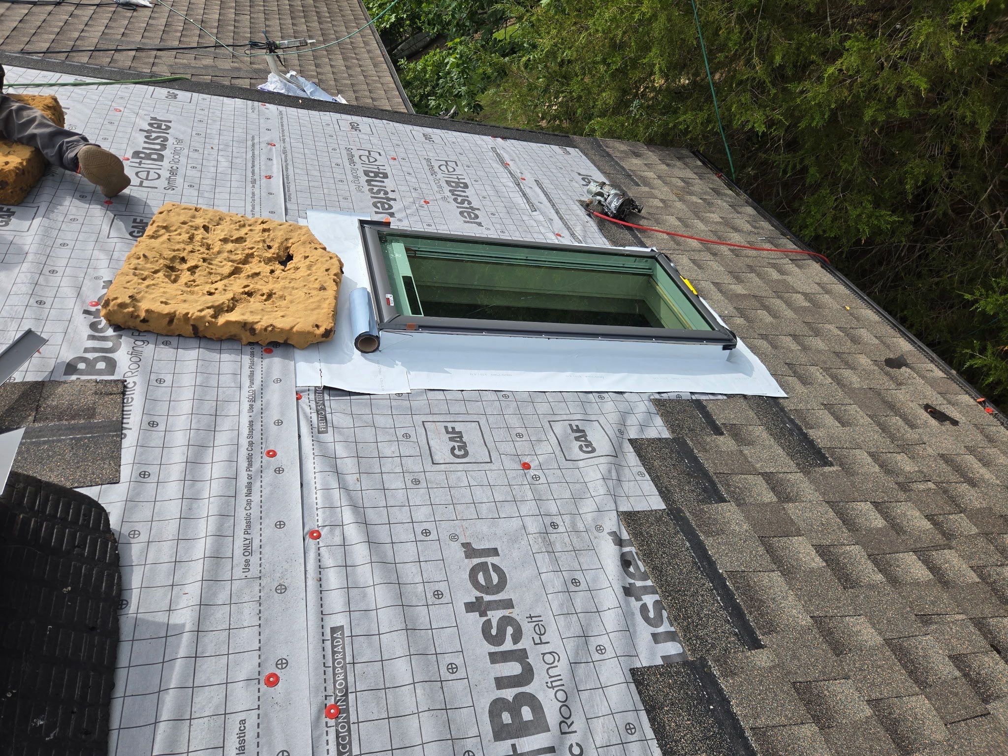 GAF Timberline HDZ Roof Replacement and Skylight Installation in Counce by Revival Roofing Services