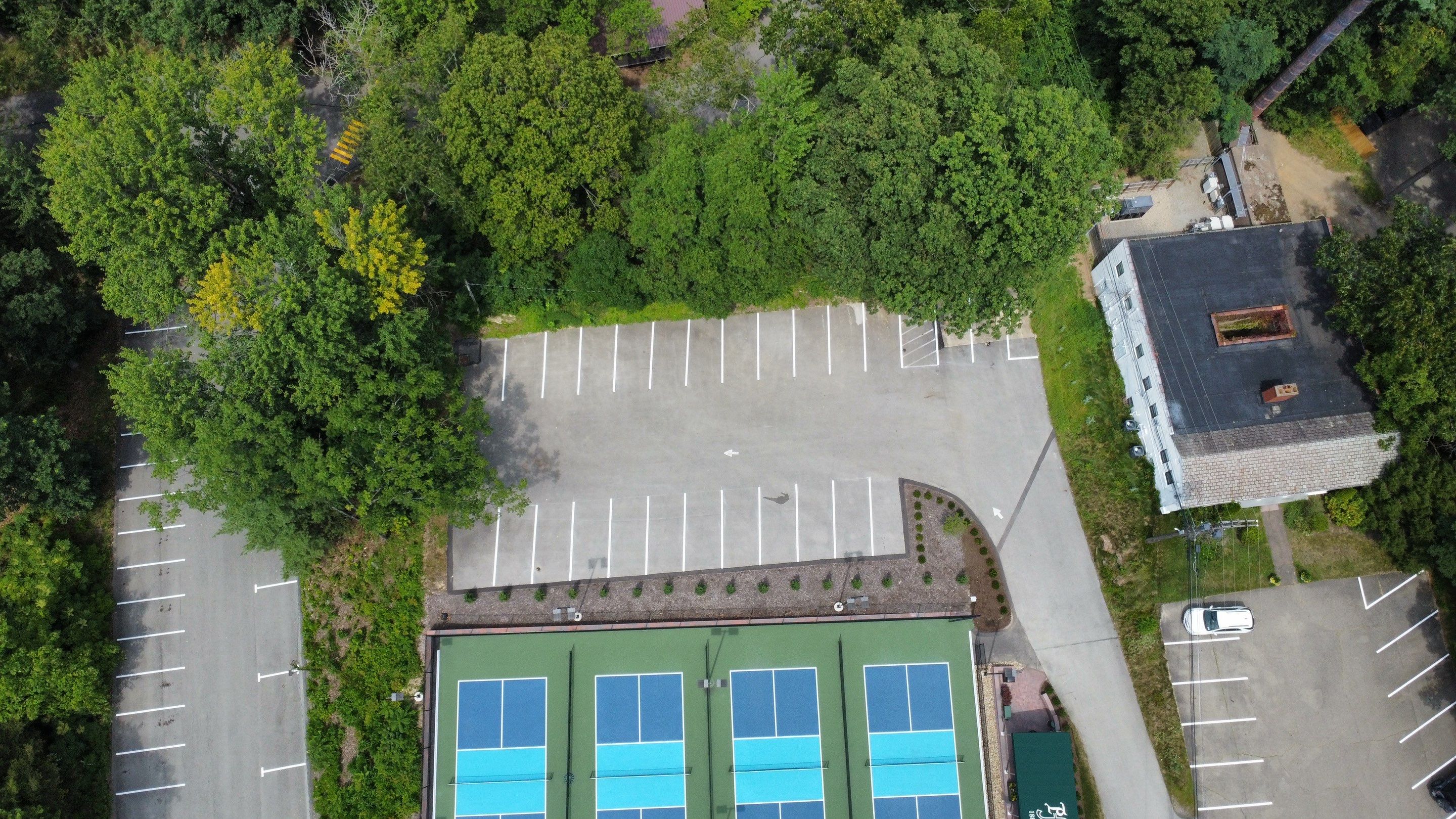 Country Club Parking by G-Force Parking Lot Striping of Pittsburgh