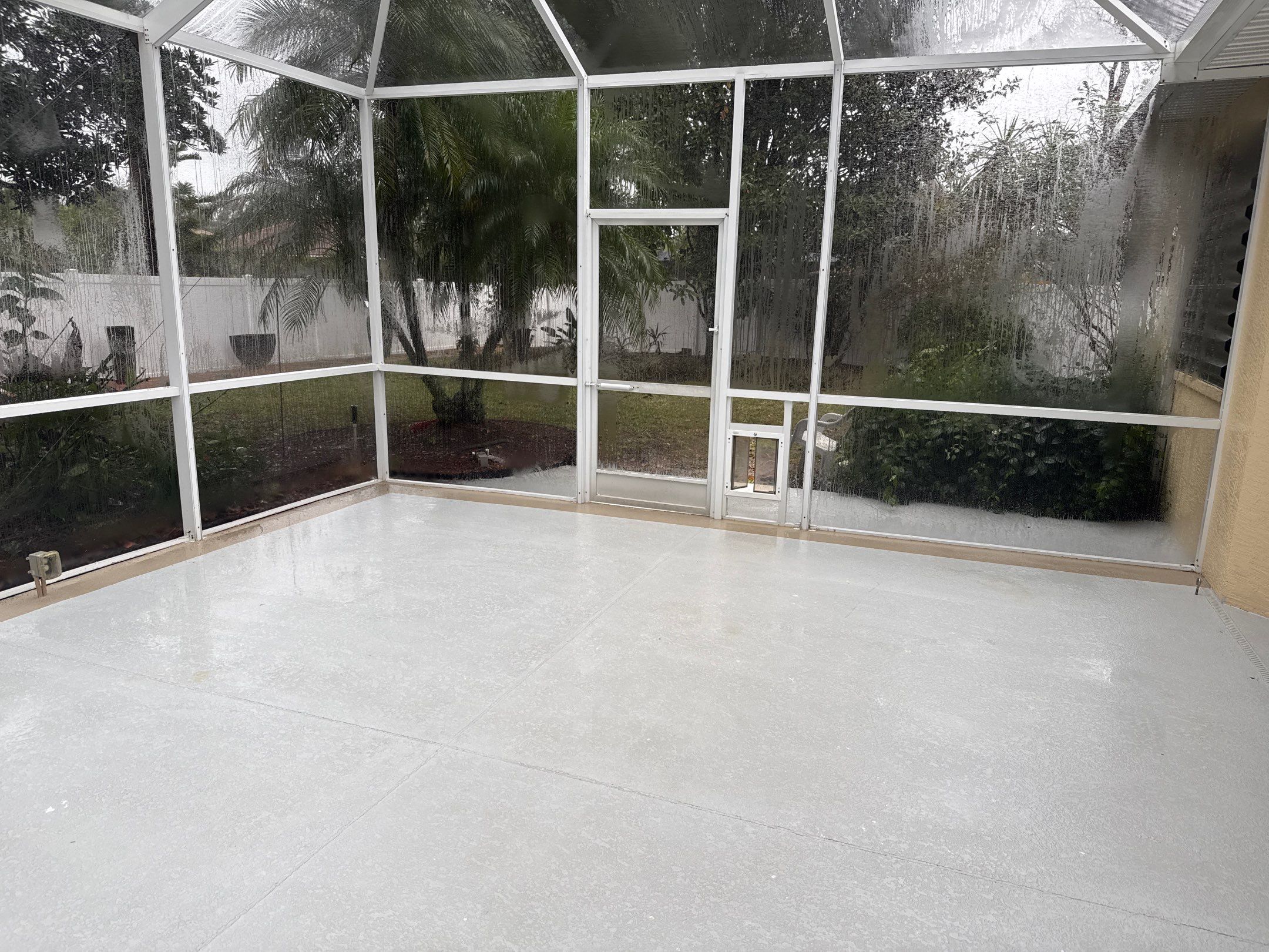 Lanai & Screen Enclosure Cleaning, Paver and Fence Cleaning by Sunshine AquaWash