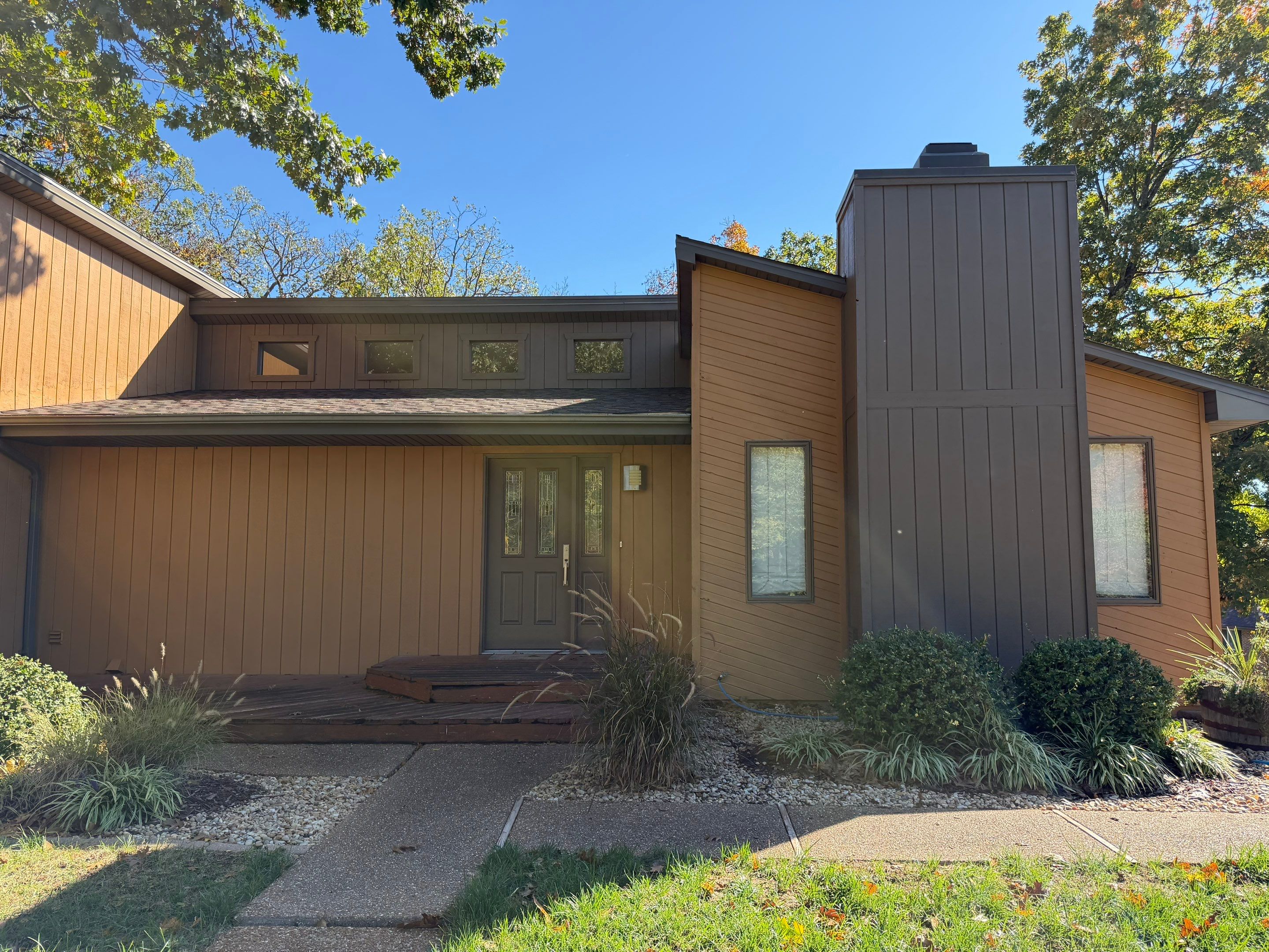 Wood Siding Staining off Eastland Dr by Pezley Painting