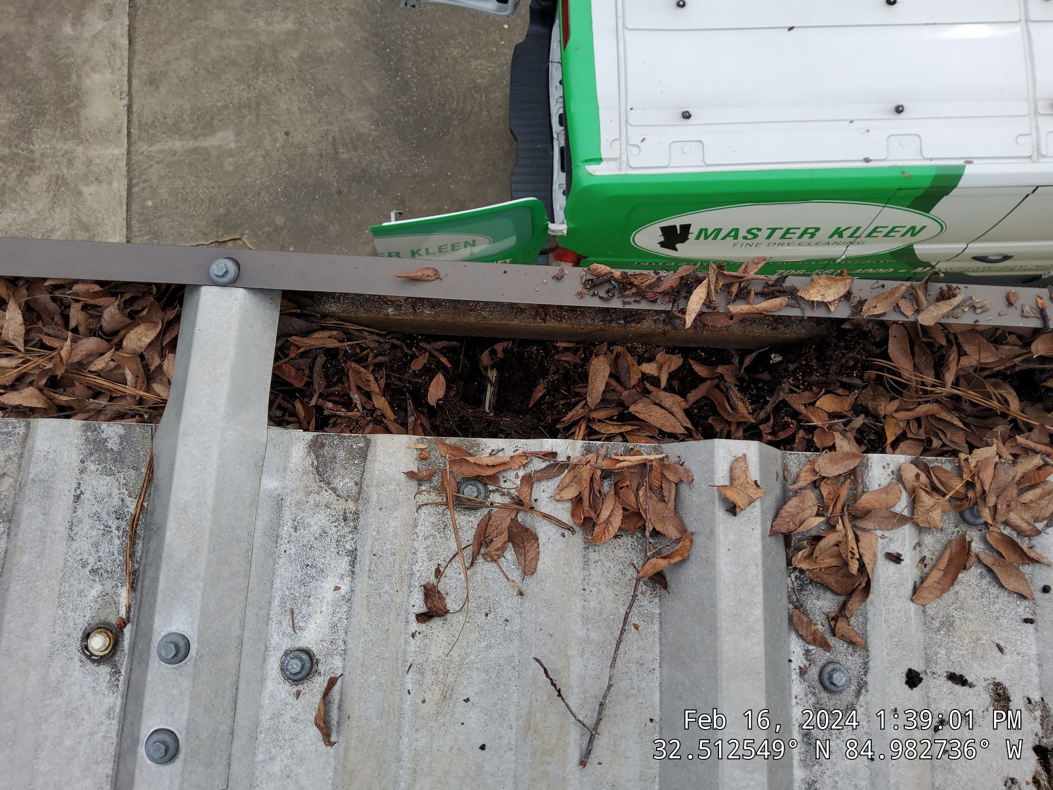 Master Clean Roof and Gutter Cleaning by iGreen Solutions