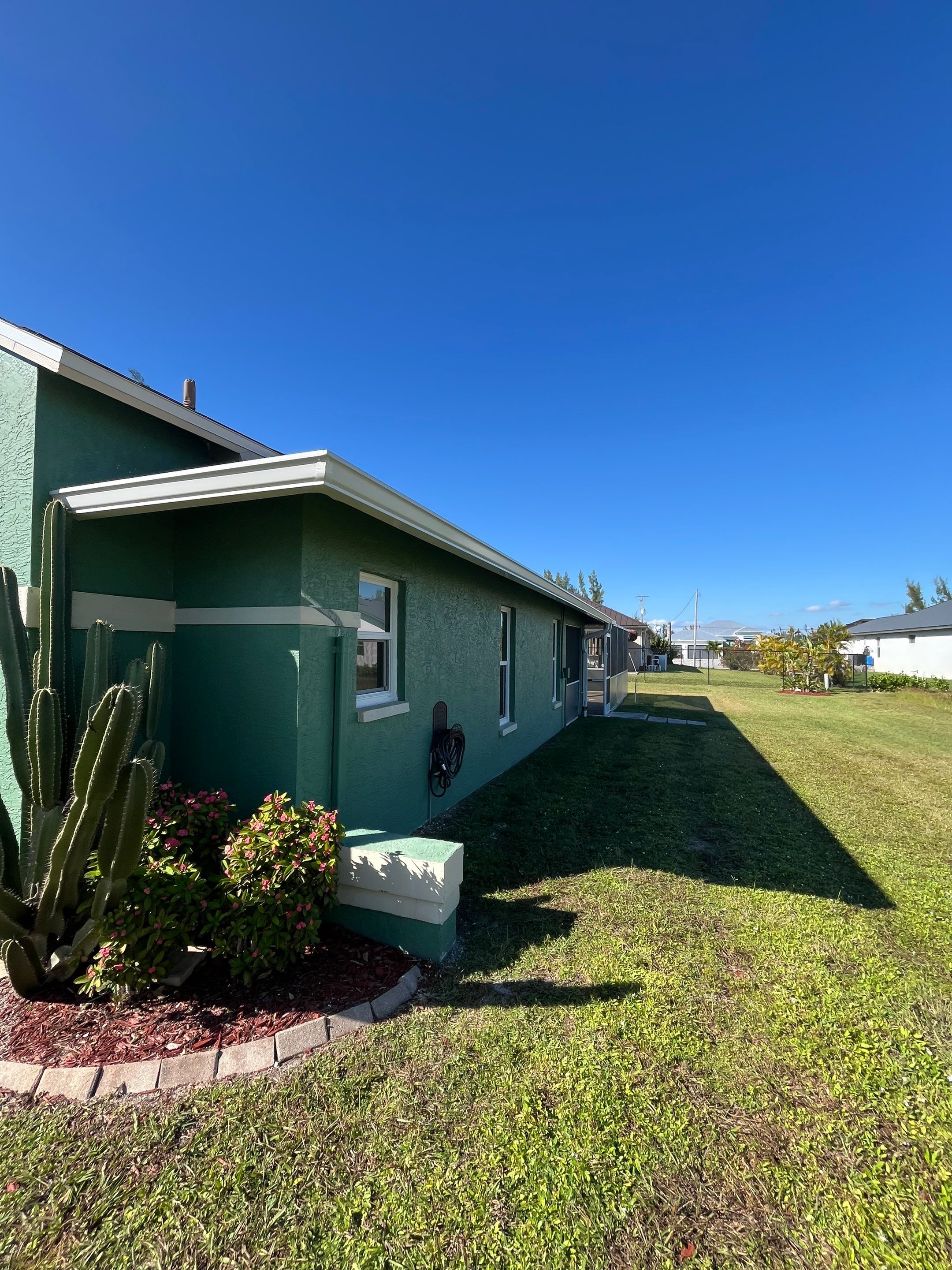 6 Inch Seamless Gutters using K-Style Seamless Gutters in Cape Coral FL by Gutter Professors