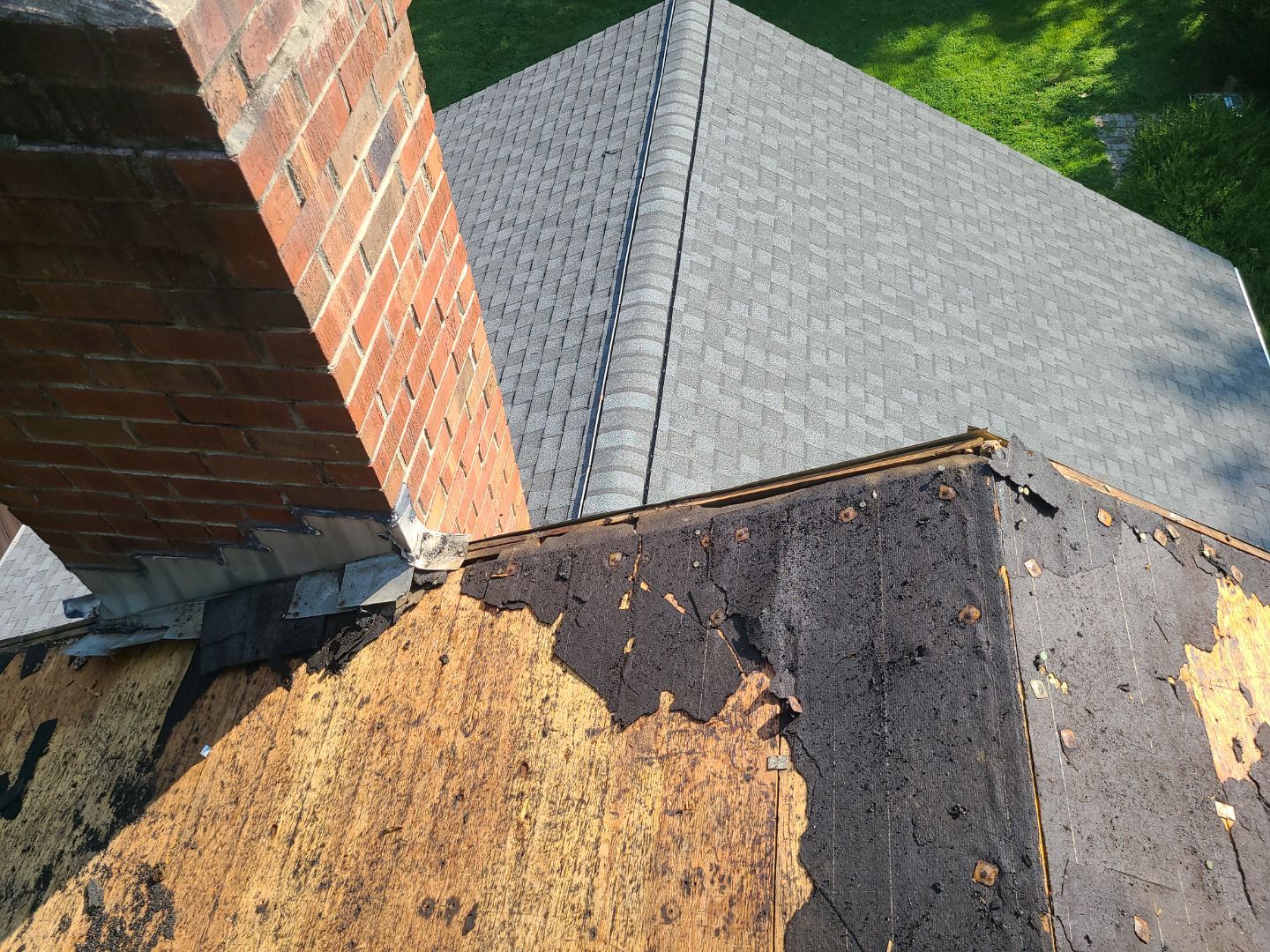 Oakton: Residential Roof Replacement with CertainTeed Landmark Designer Shingles in Pewter by RM Banning, Inc.