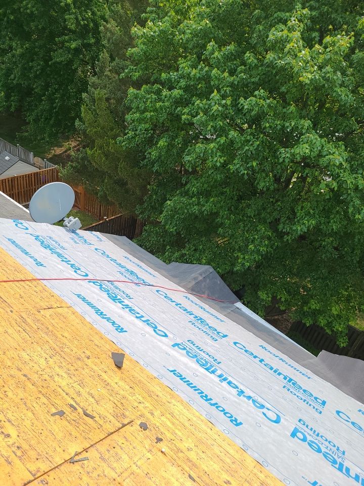 Alexandria - Certainteed Landmark Weathered Wood Shingles by RM Banning, Inc.