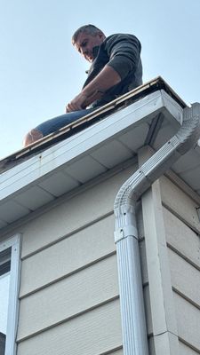 Why Brookfield Gutters Clog and Ice Up