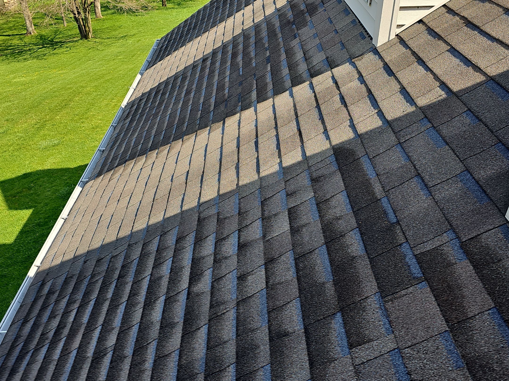 ATLAS PINNACLE COLOR: WEATHERED SHADOW by Eagle Eye Roofing