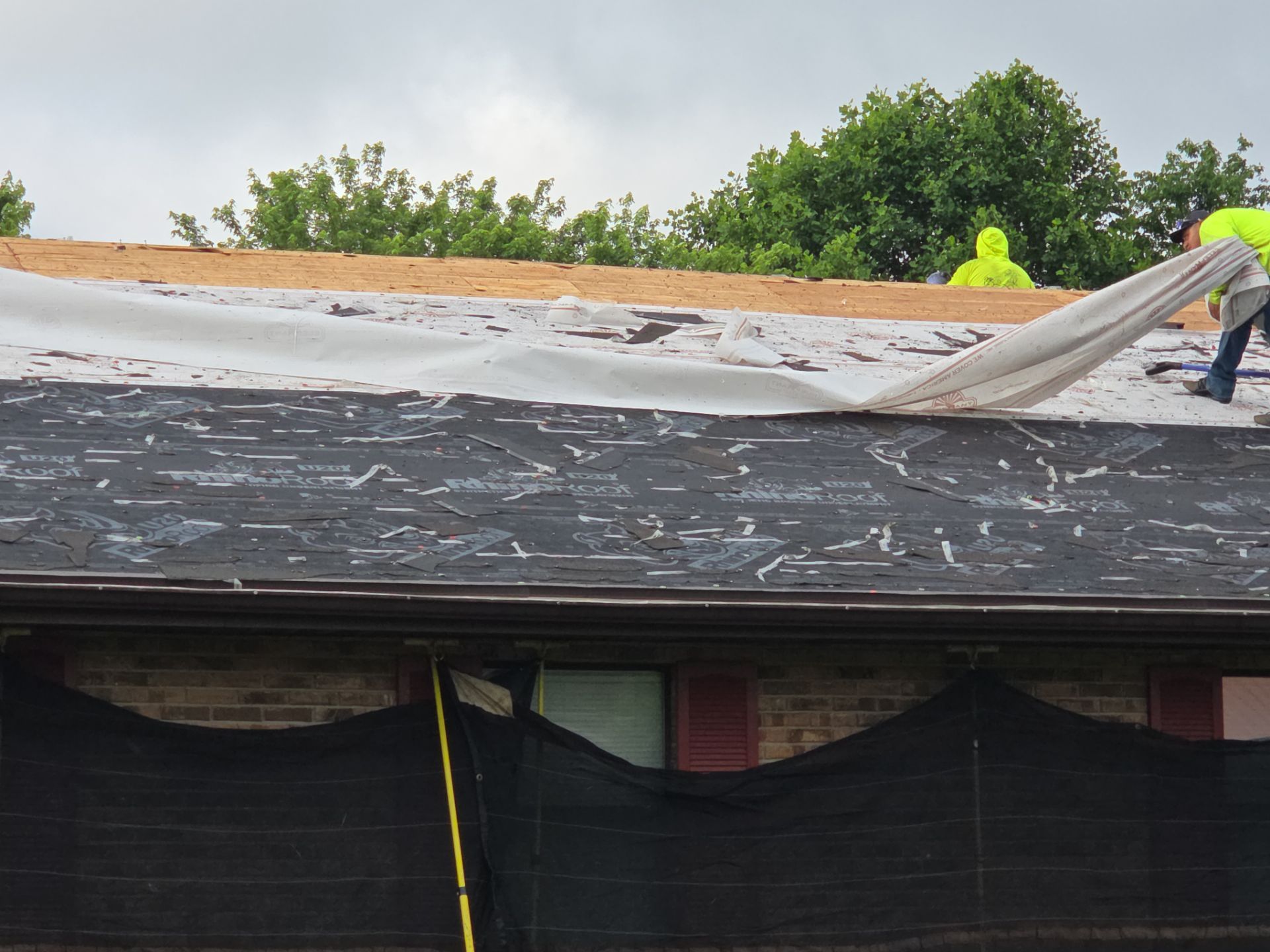 Project Spotlight: Stunning IKO Shadow Brown Roof in Hurricane, WV by Mr. Roofer