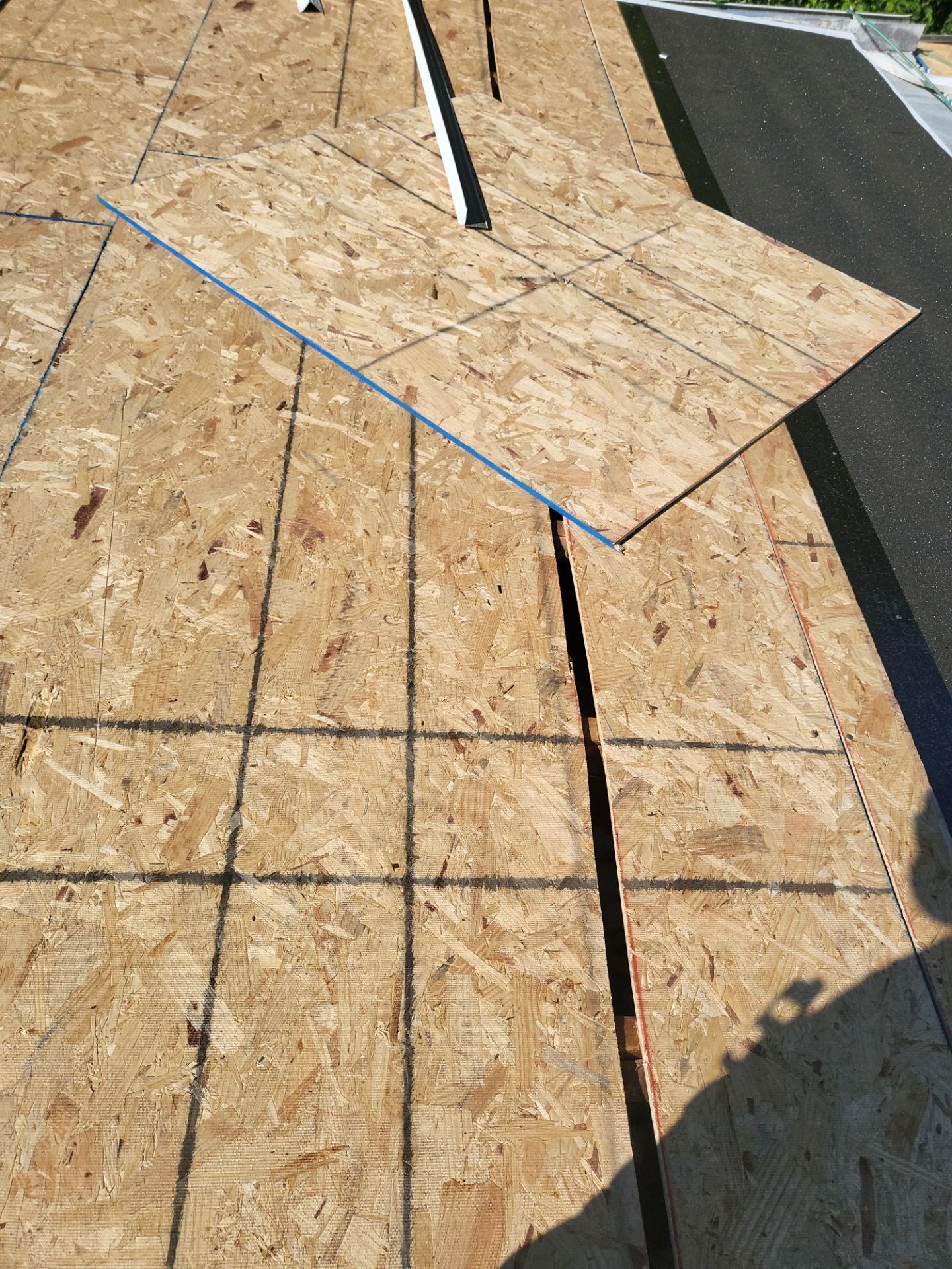 Atlas Pinnacle, Color, Coastal Granite, Drip Edge, Color, White by Eagle Eye Roofing