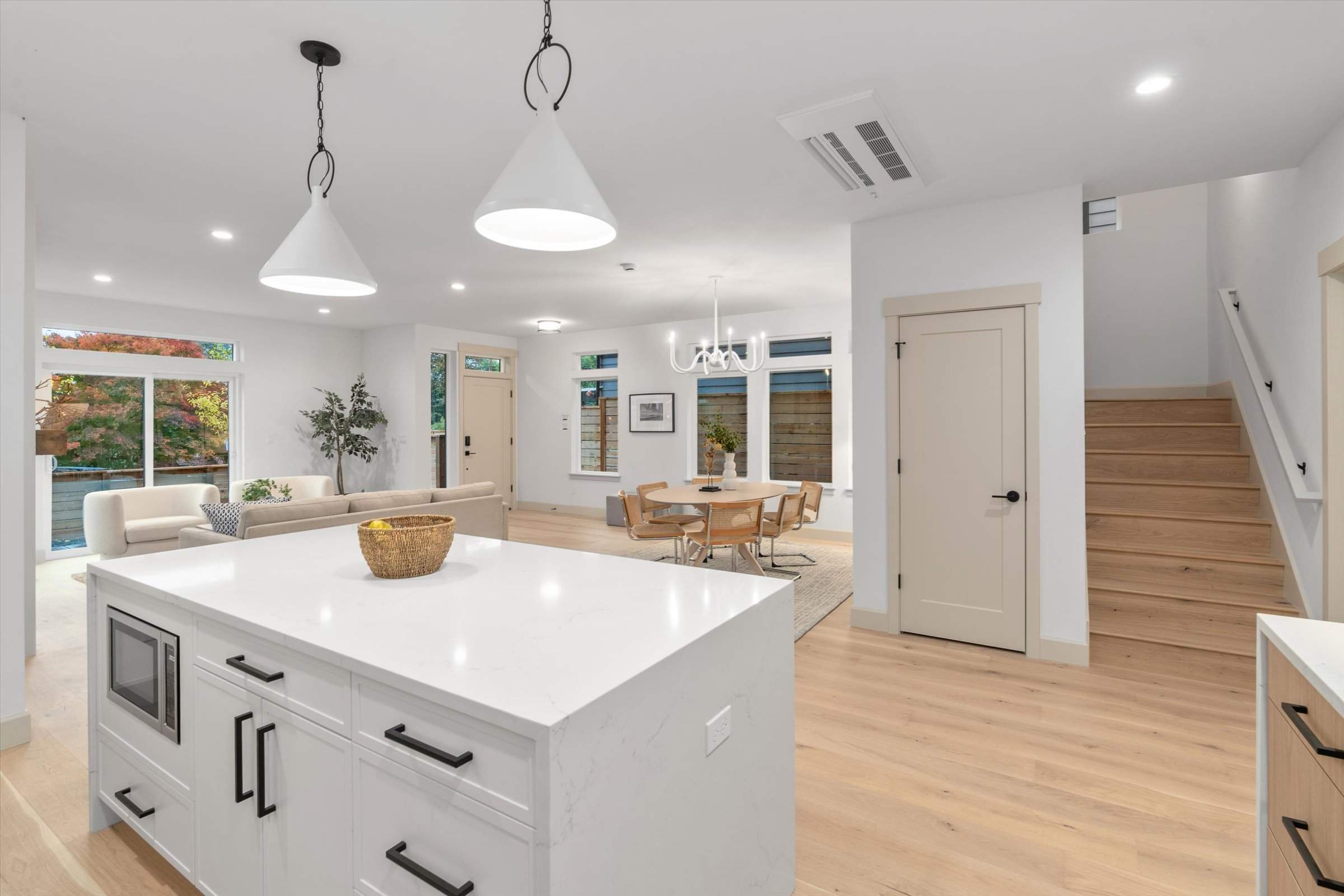 Maple Leaf 6-unit new construction by LinMak Construction