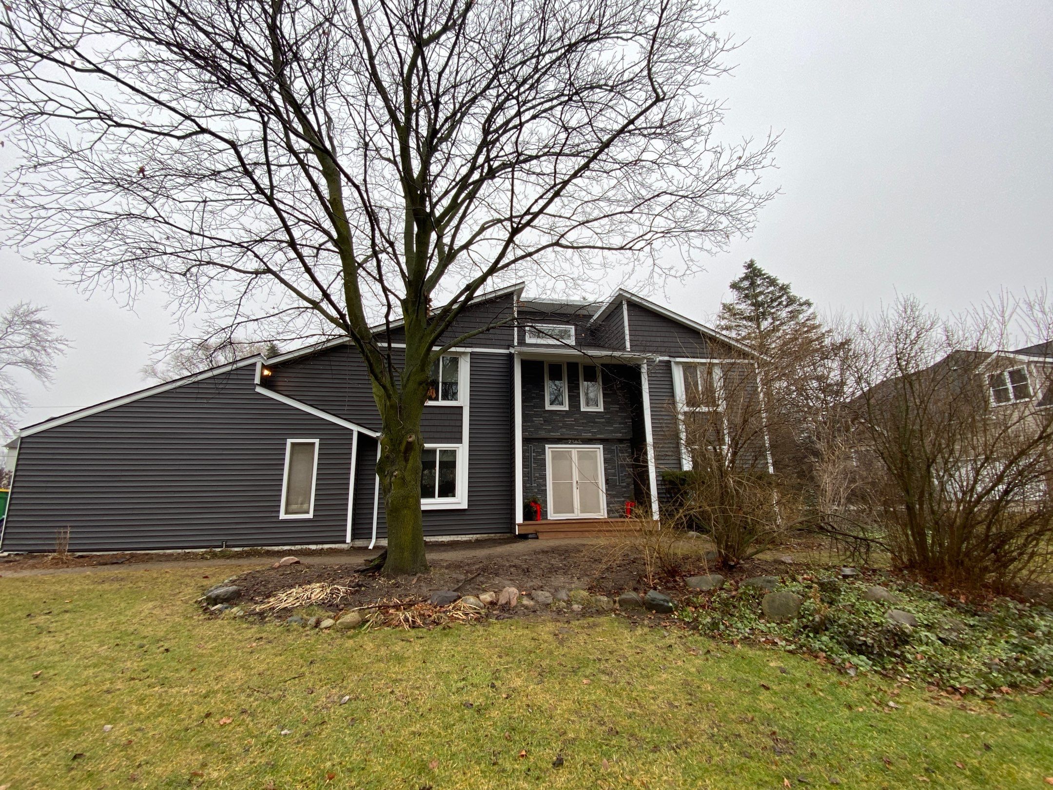 CertainTeed Monogram D5 Slate + Owens Corning Duration Colonial Slate by 180 Contractors