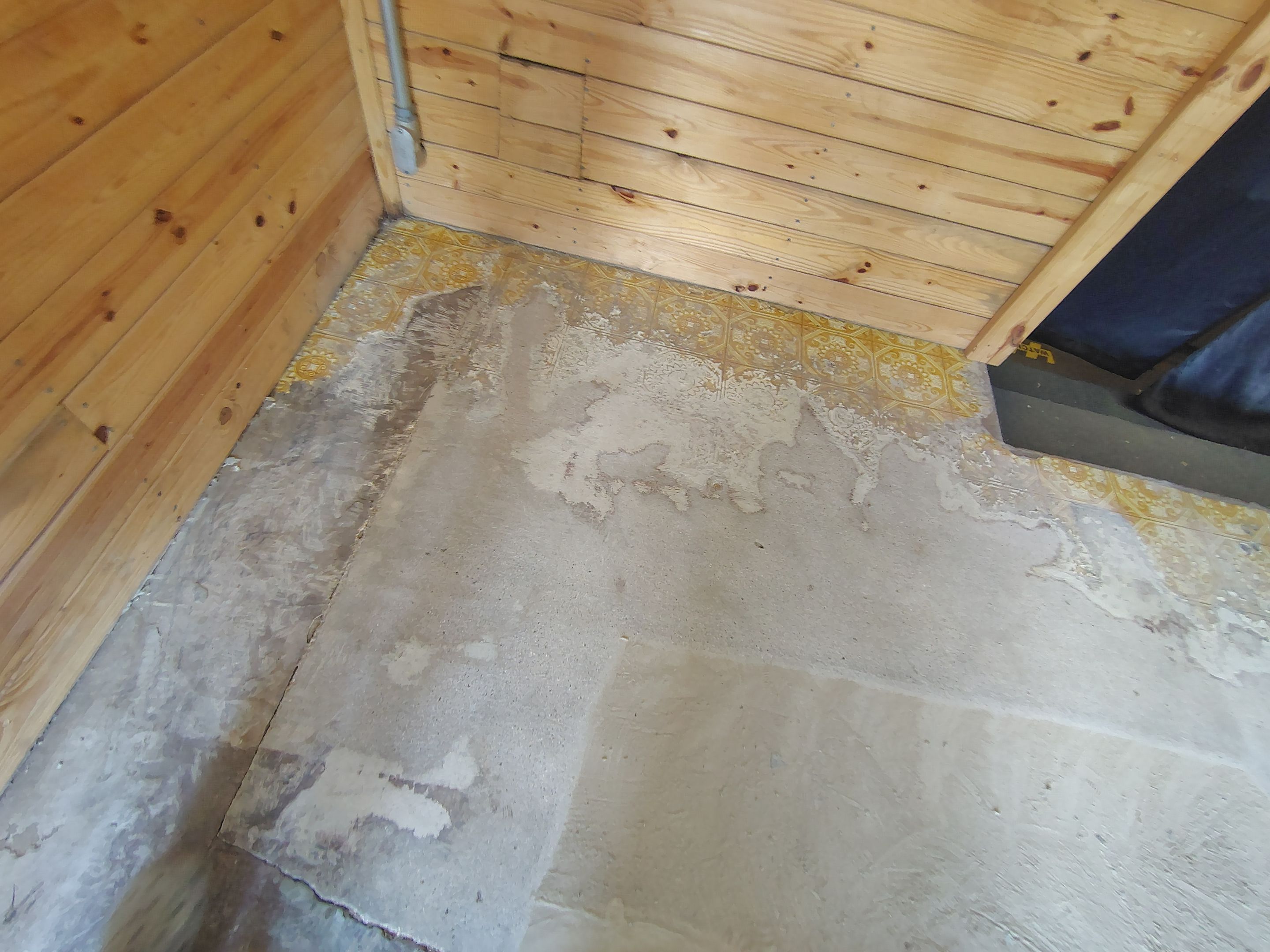 Commercial Epoxy Flake Floor Coating in Emmetsburg, Iowa by Select Painting, Coatings & Garage Cabinets