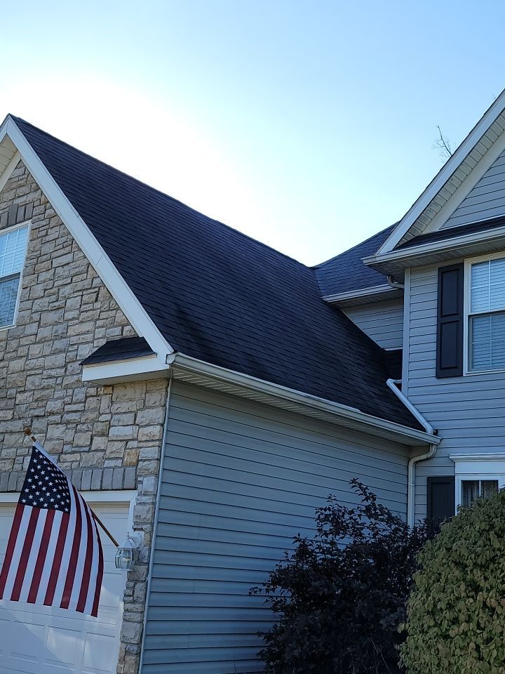 Brand: Atlas Pinnacle Color: Pristine Scotchgarde Black Drip: White by Eagle Eye Roofing