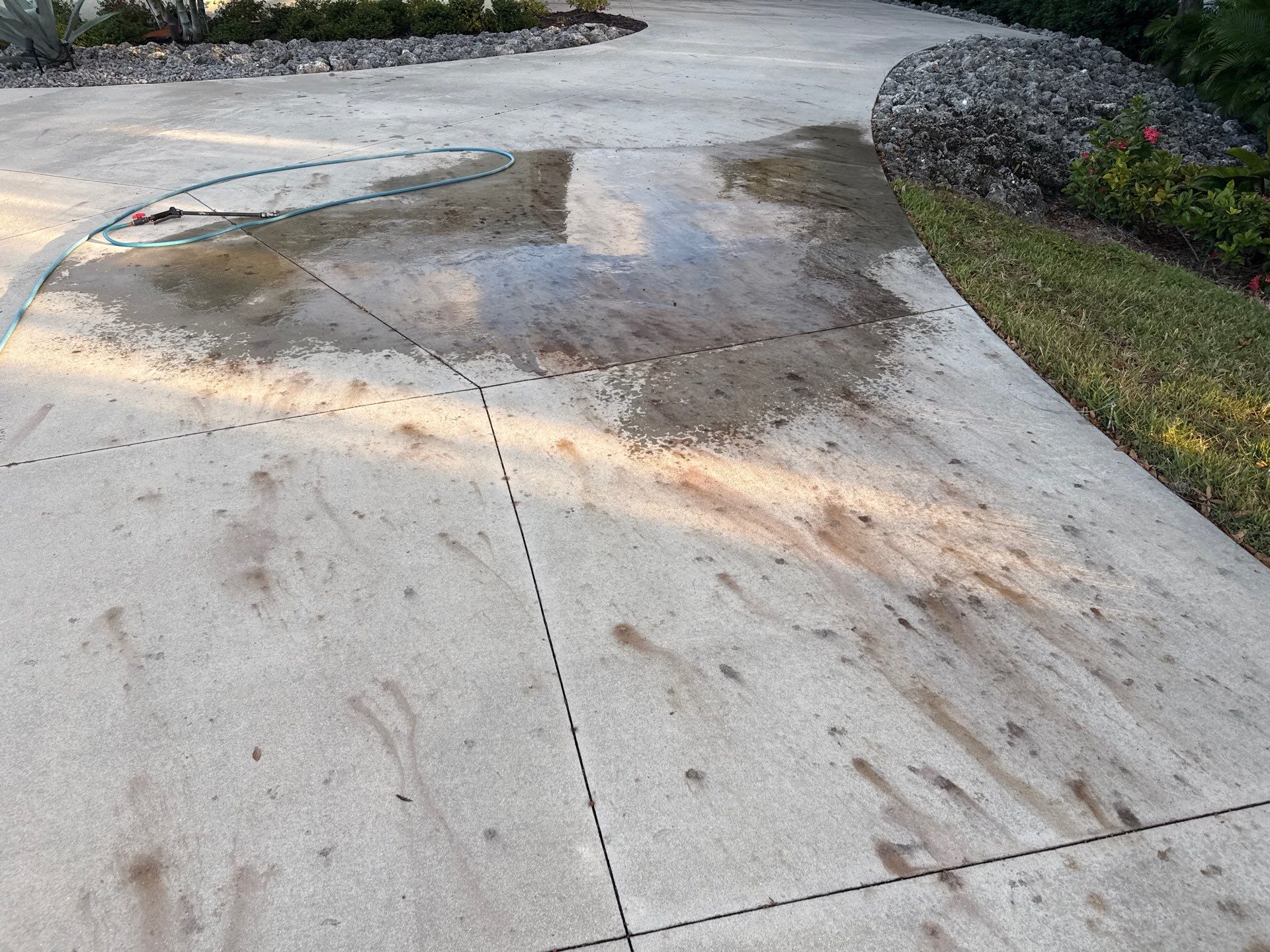 🏡 Large Concrete Driveway & Sidewalk Cleaning – Winding River Community, Bradenton, FL by Sunshine AquaWash