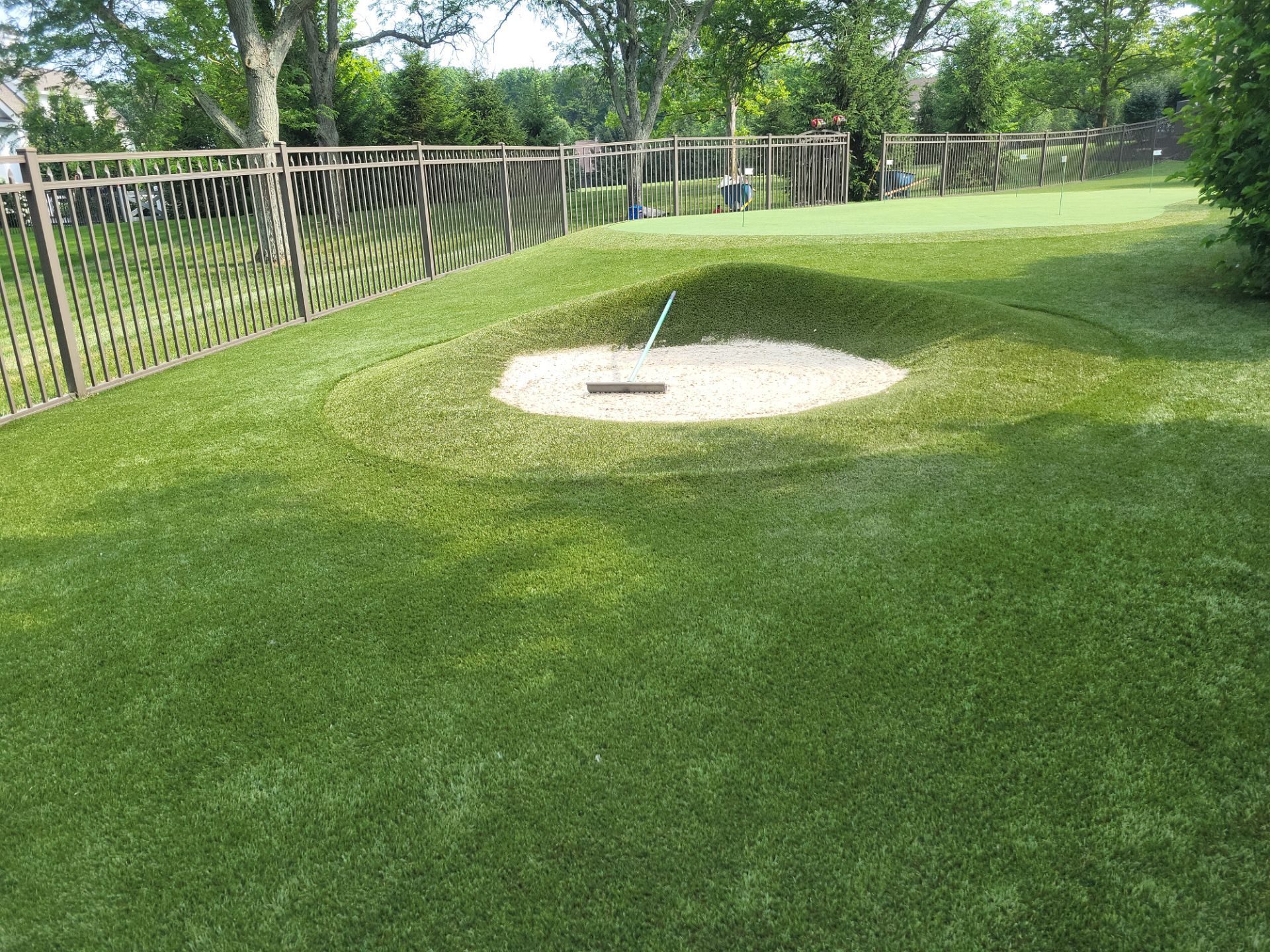Custom Backyard Putting Green and Synthetic Turf Lawn in Delaware by Southwest Greens Midwest