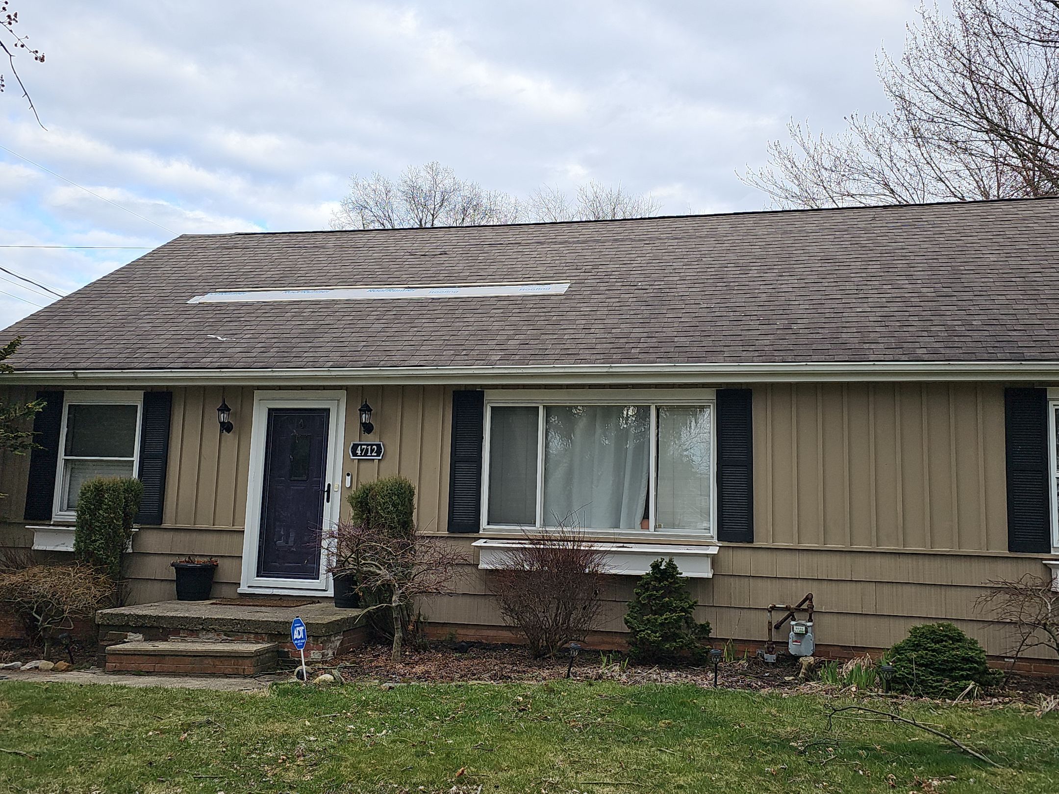 ATLAS PINNACLE COLOR: WEATHERED SHADOW by Eagle Eye Roofing