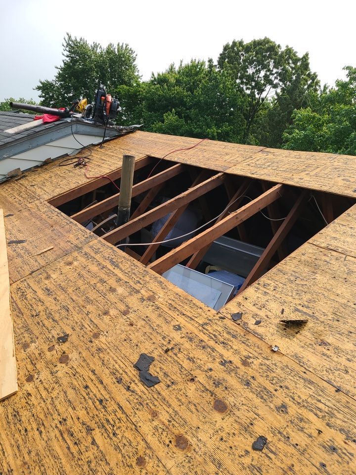 Alexandria - Certainteed Landmark Weathered Wood Shingles by RM Banning, Inc.