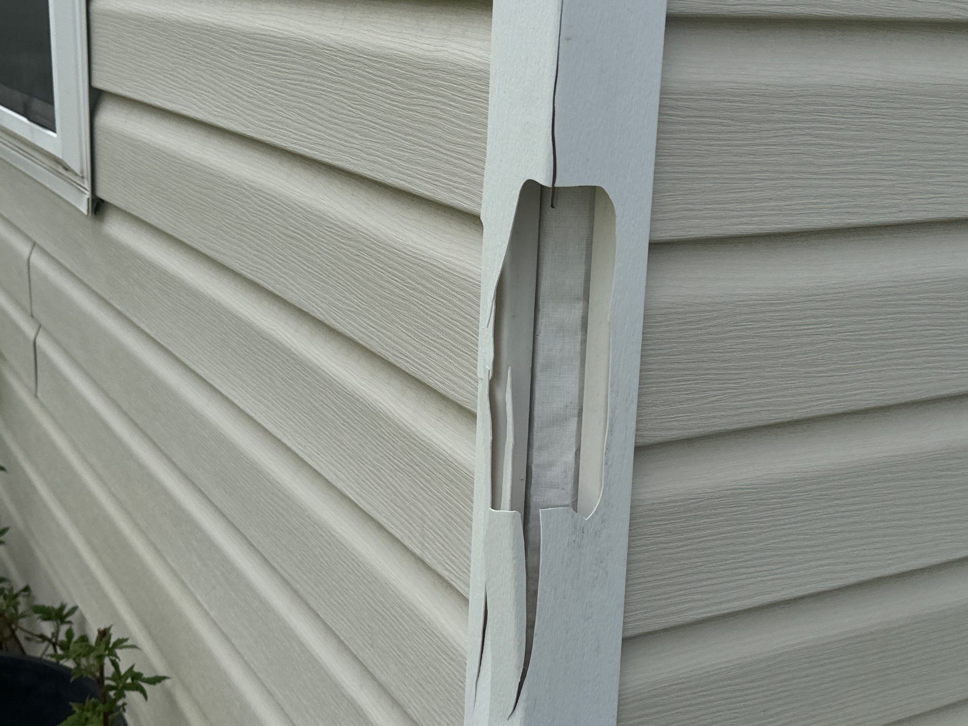 Orem | Precision Vinyl Corner Repair | Crisp White by Ideal Siding Utah