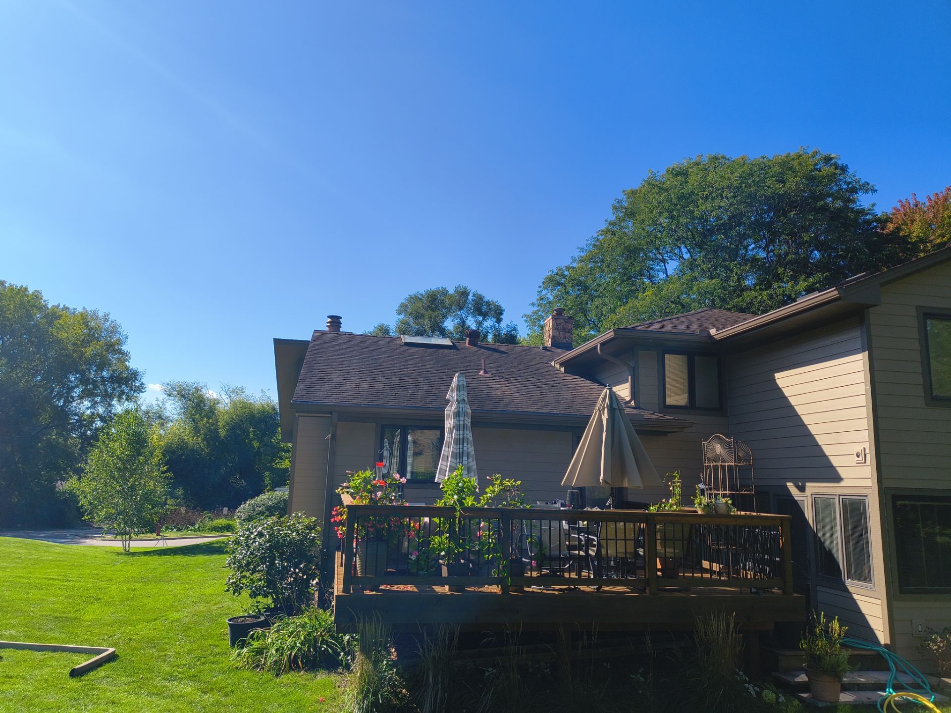 6" EDCO Timber Gutter Installation with Black Screen Gutter Covers – Mendota Heights, MN by Next Level Seamless Gutters / Exteriors Inc.