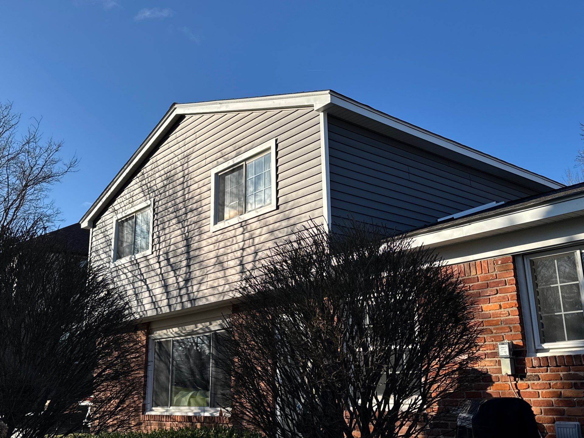Siding Replacement using Alside Charcoal Smoke and Roof Replacement using Owens Corning Peppercorn by 180 Contractors