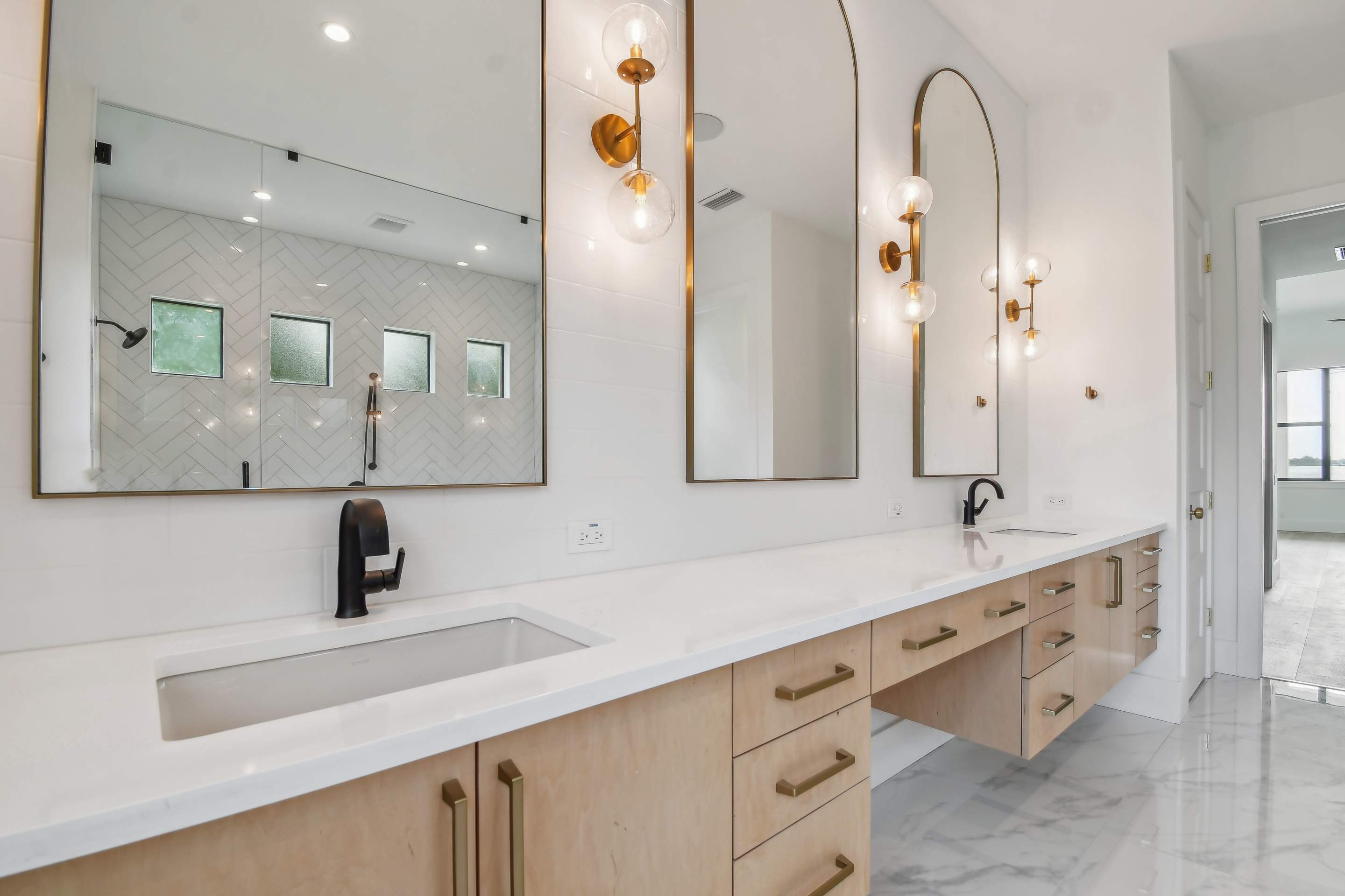 Custom Kingston by Lyons Heritage Tampa, LLC