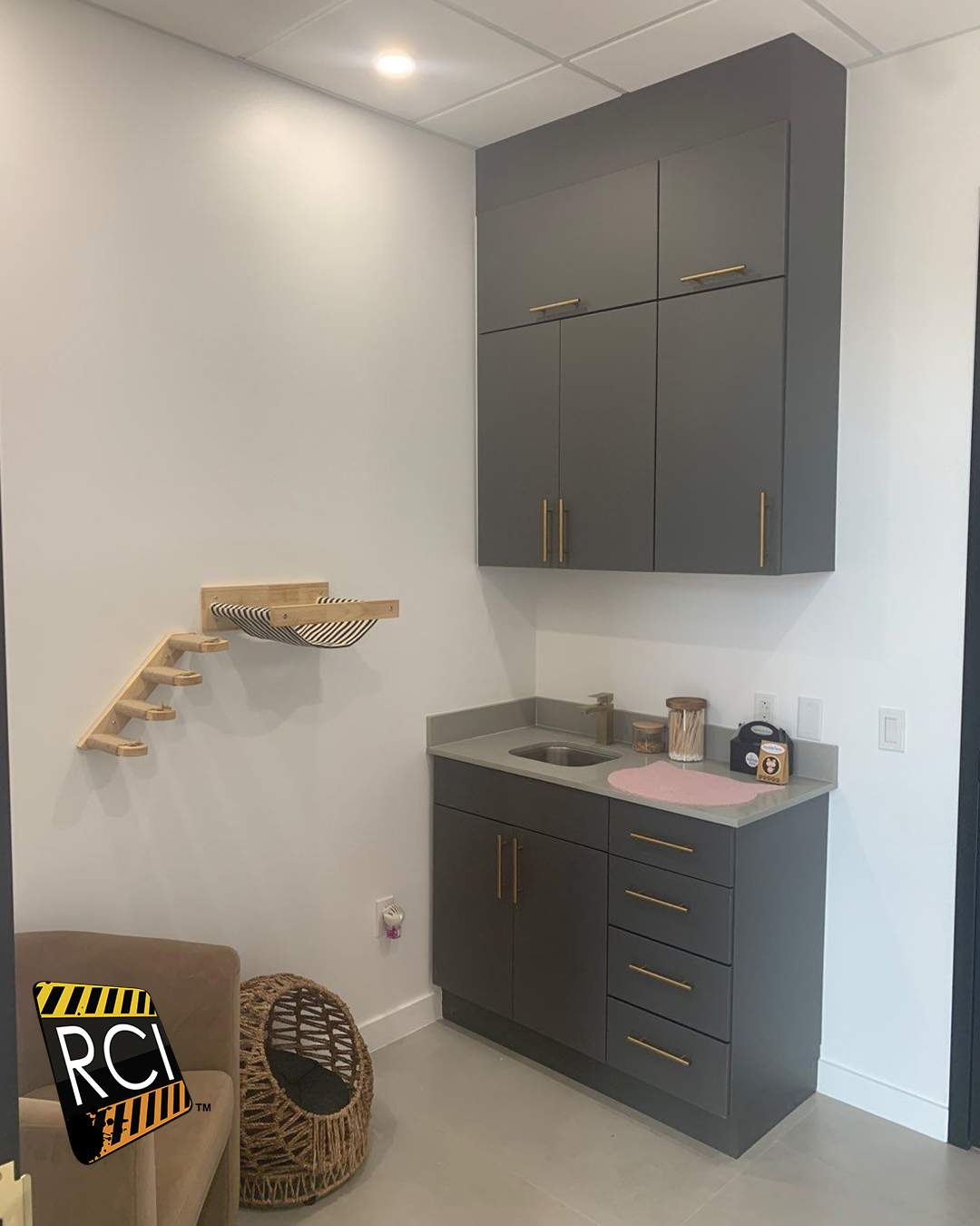 Furlife Vets by Ruiz Construction Inc