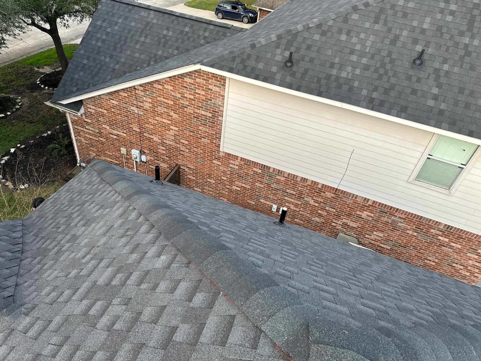 GAF HDZ CHARCOAL W/ PREMIUM RIDGE Z by Motion Roofing