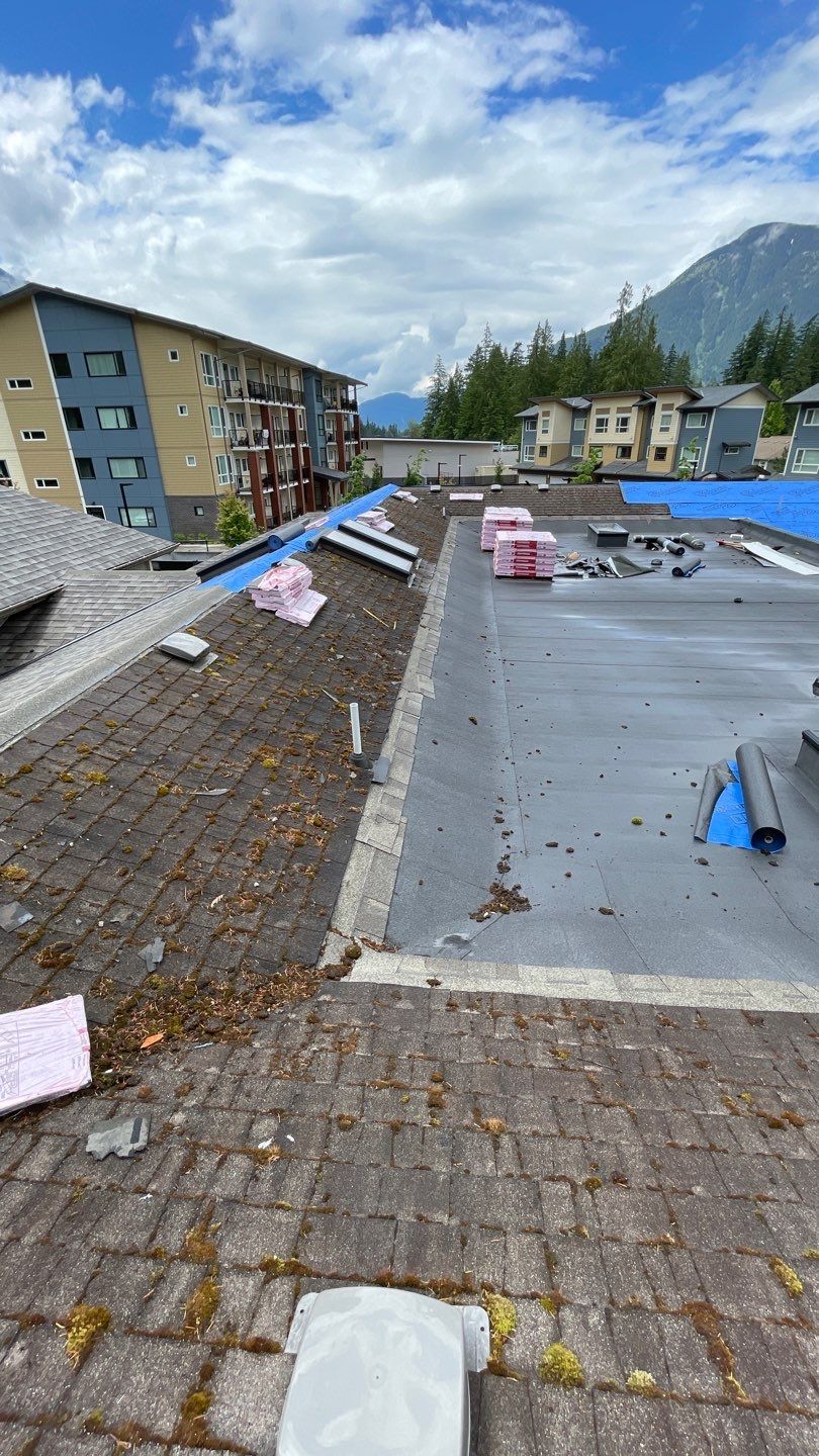 Residential ReRoofing Installation using OC Oakridge shingles by Top Notch Roofing Inc