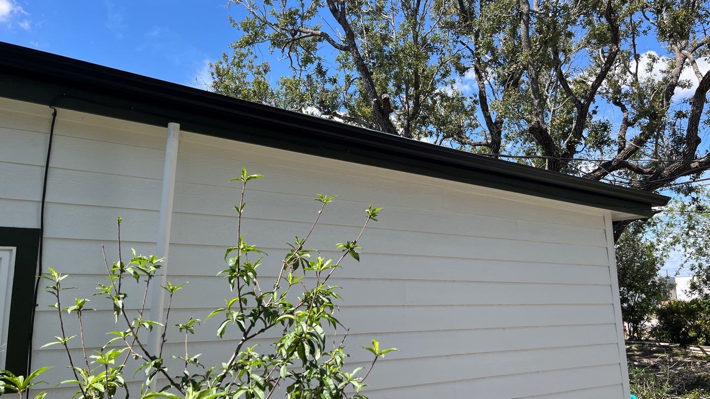 Mid-Century Bungalow by Bayfront Roofing and Construction