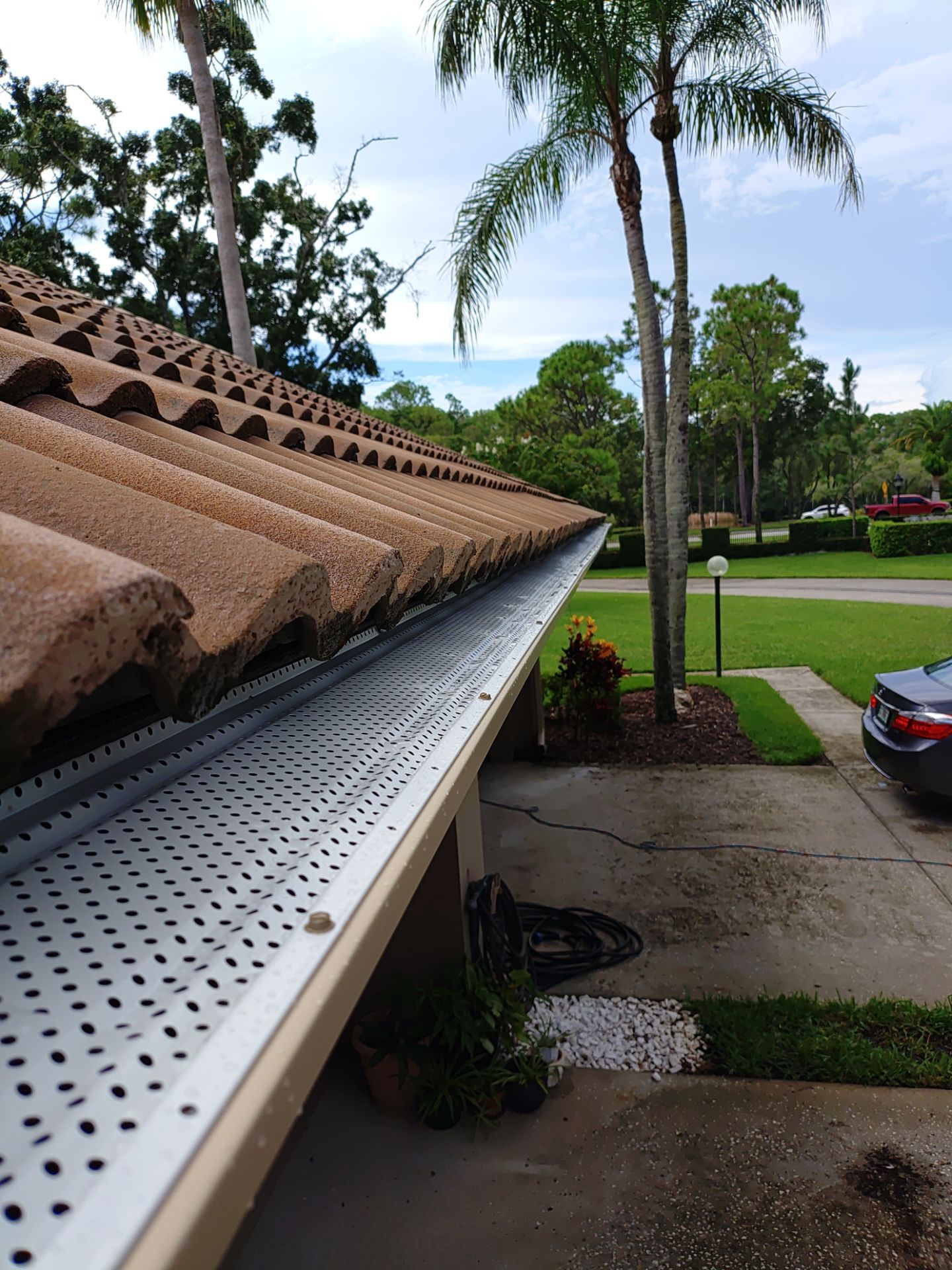 Replace gutter using Gutter Guards, Seamless Gutters, New Downspouts in Palm Harbor FL by Gutter Professors