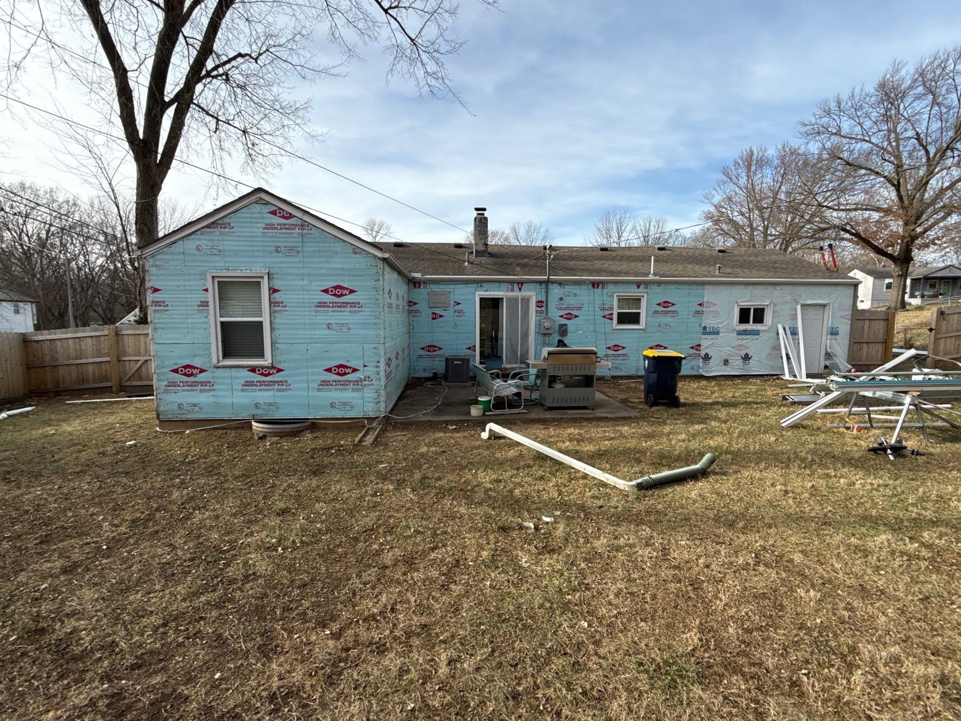 A whole new look for this Gladstone Home by EEC Windows, Siding & Roofing