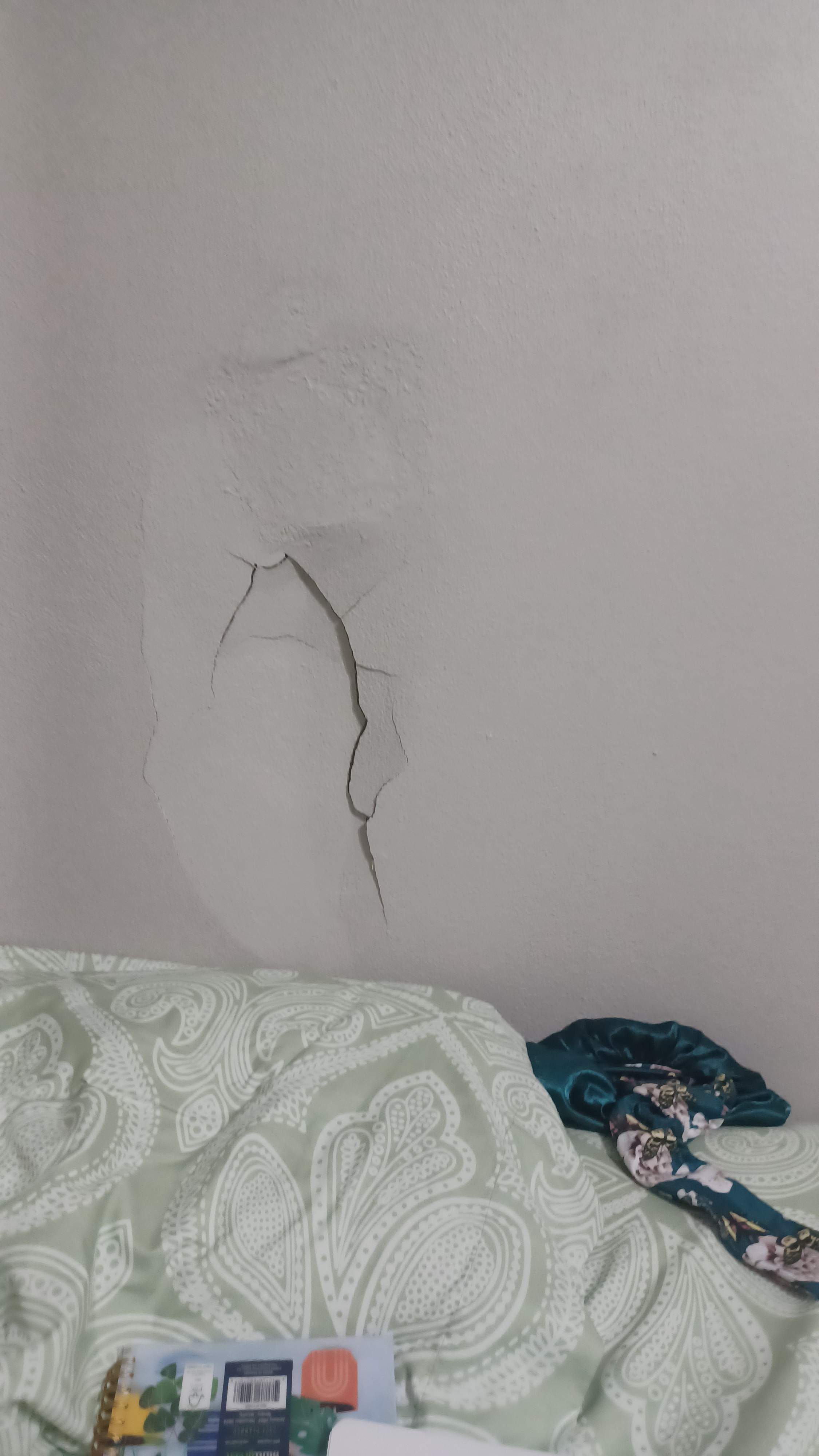 Drywall Repair and Paint Blending – Edwardsville, IL by Legendary Services Company LLC.