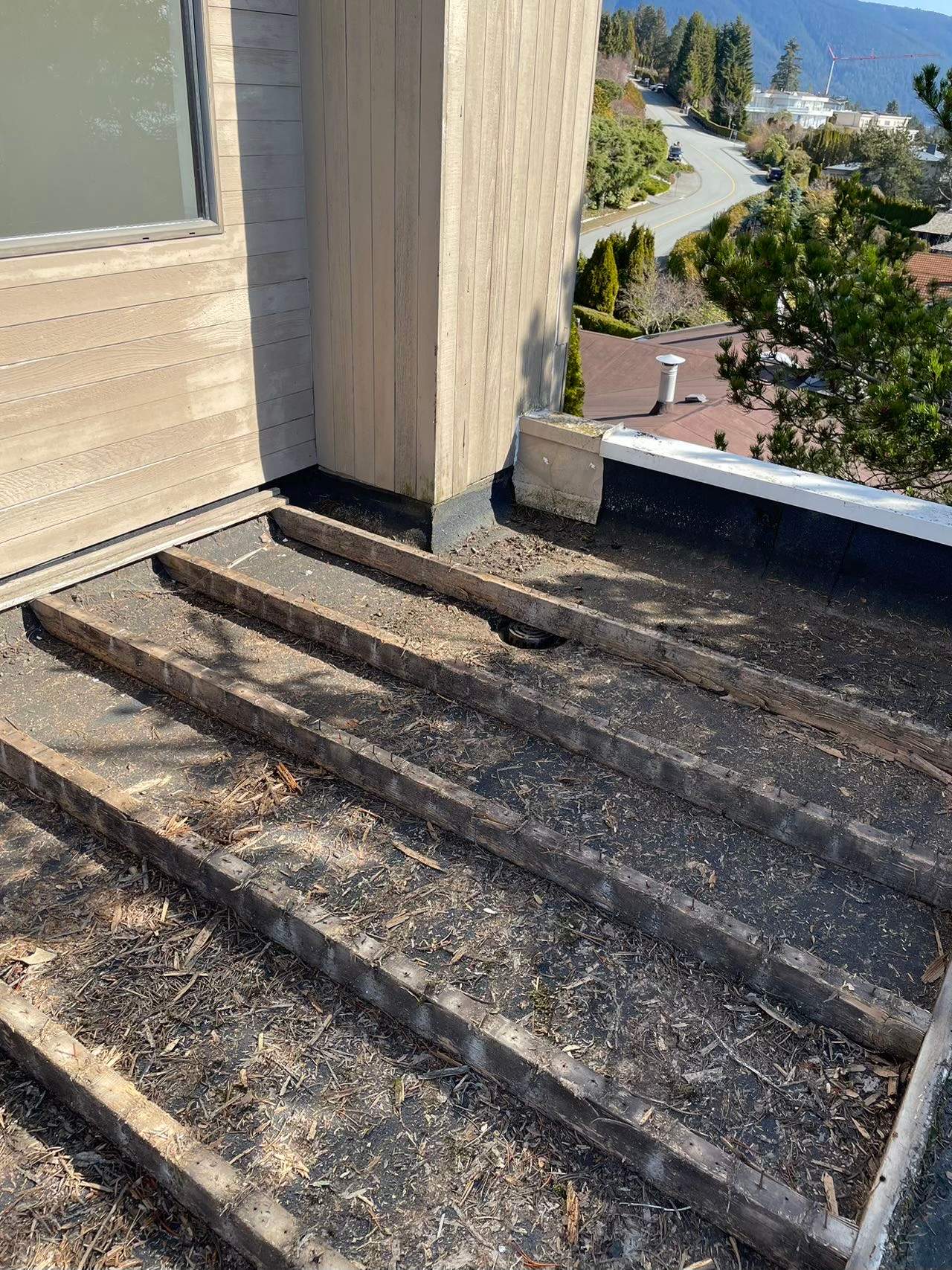 New Composite Deck - West Vancouver by YVR Construction Group
