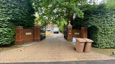 Driveway and Entrance clean using honda 21 ltr/min