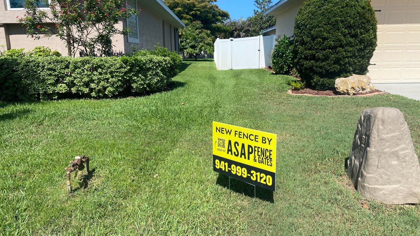 Sarasota, FL 6ft. Tall White Vinyl Privacy Fence  by Asap fence and gates, LLC