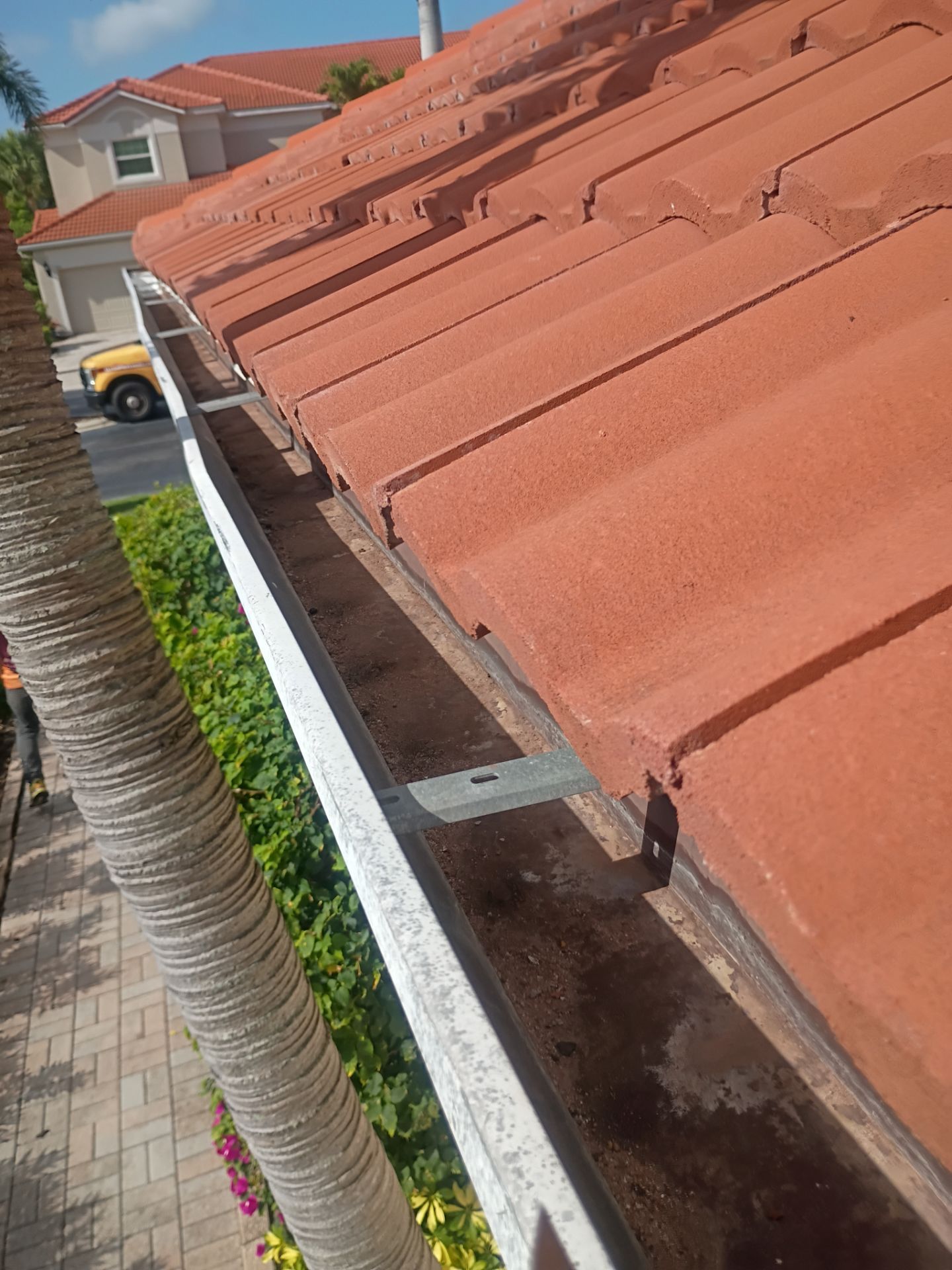 Aluminum Seamless Gutters using seal gutters in Fort Myers FL by Gutter Professors