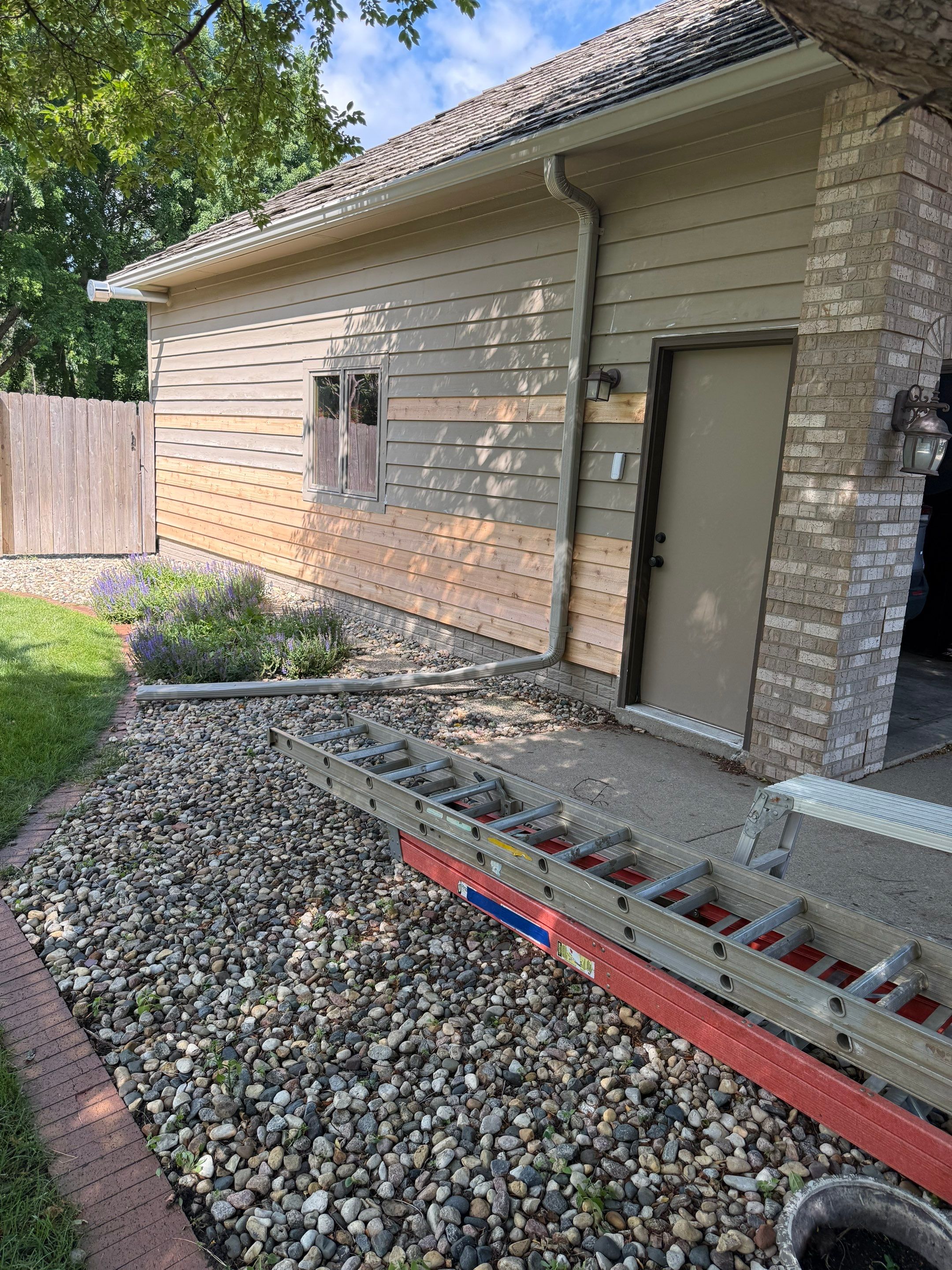 Residential Siding Replacement and Wood Rot Repair in Sioux Falls by Select Painting, Coatings & Garage Cabinets