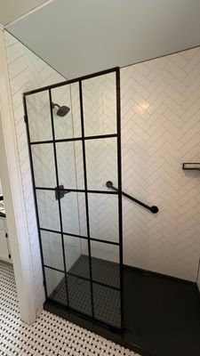 Bulverde Black & White Bathroom Update