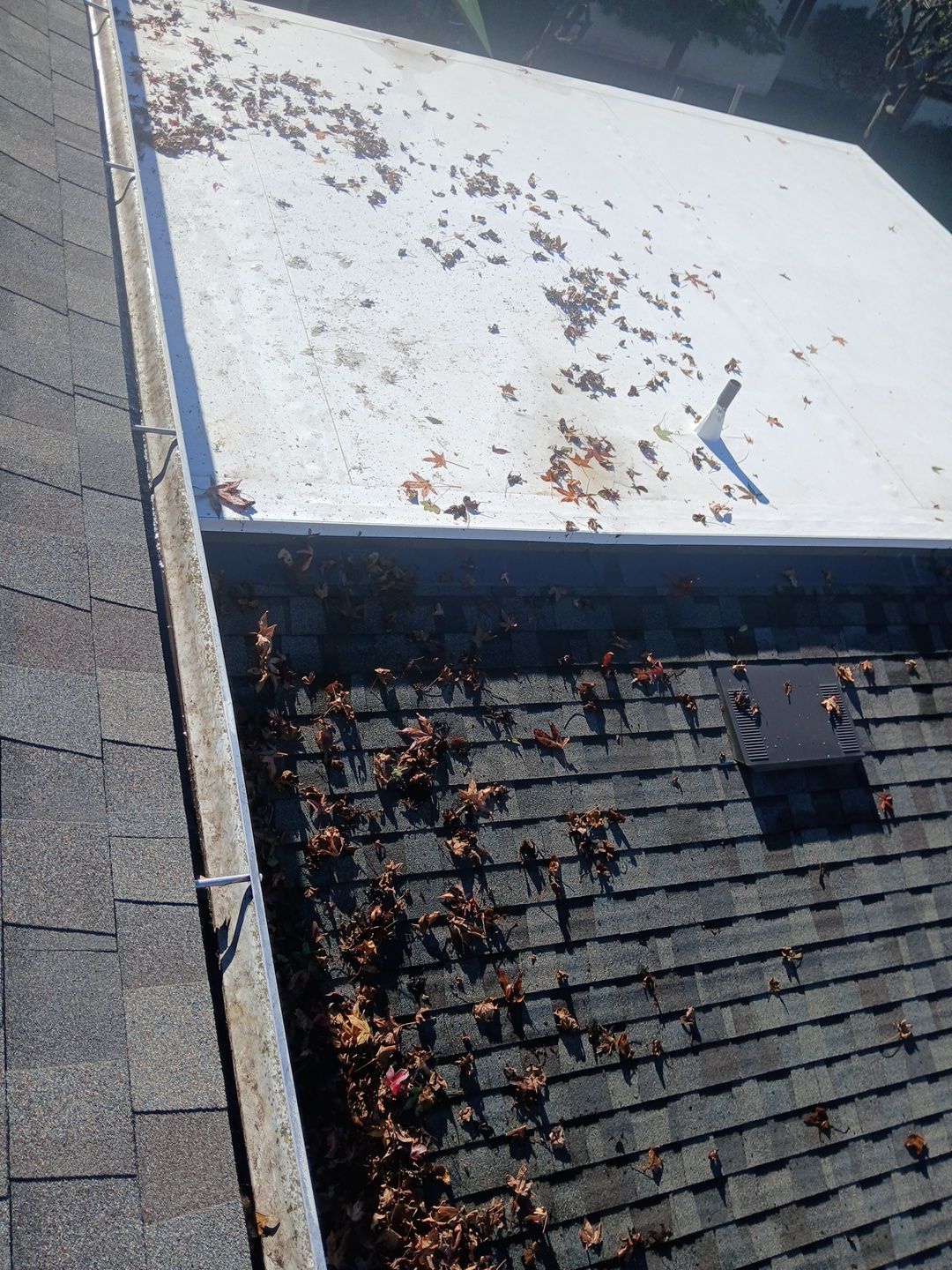 Commercial gutter cleaning Santa Barbara, CA after photo with clean gutters