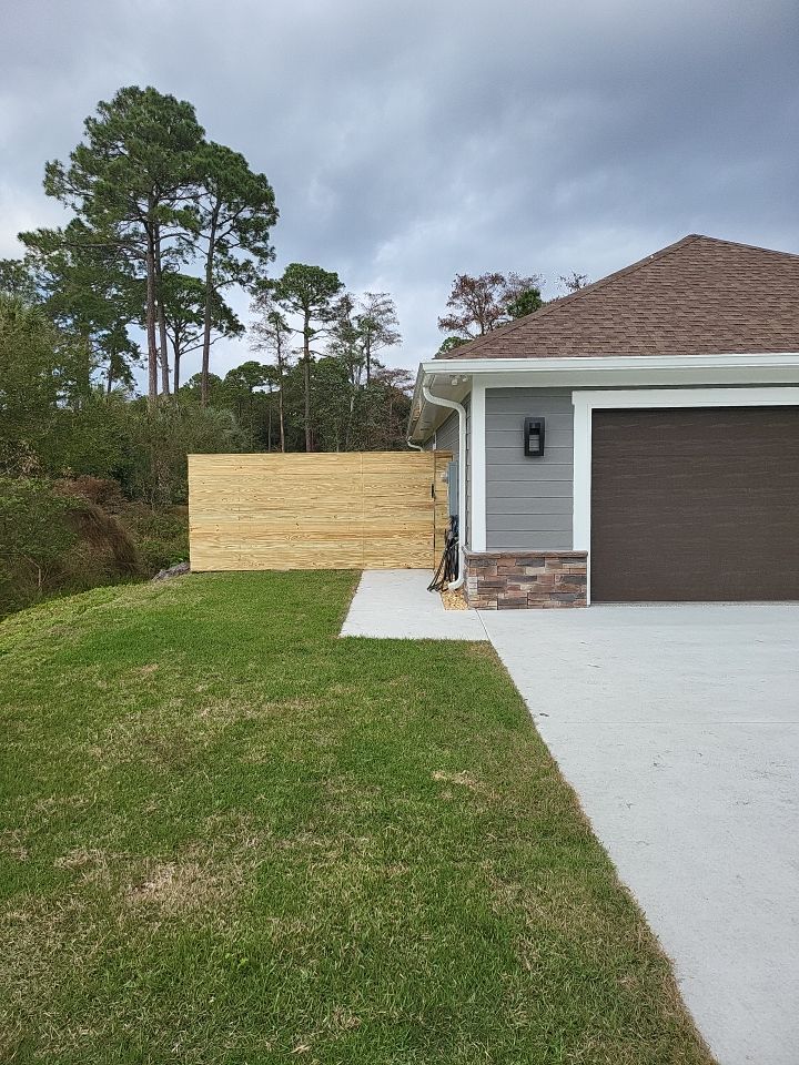 You can never go wrong with Horizontal by Hip Square Fence Inc.