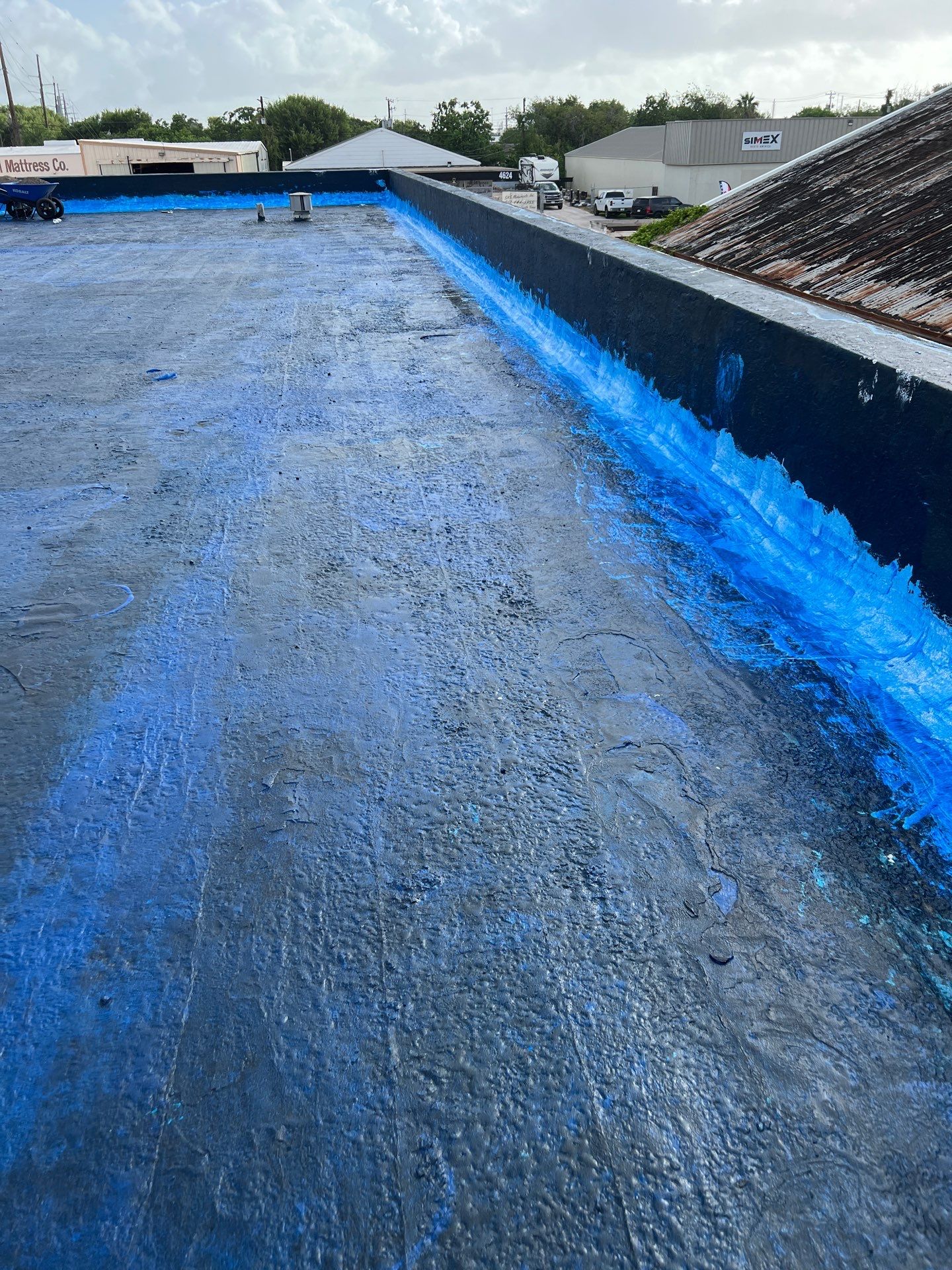 Dirty leaking Gravel Roof by Bayfront Roofing and Construction