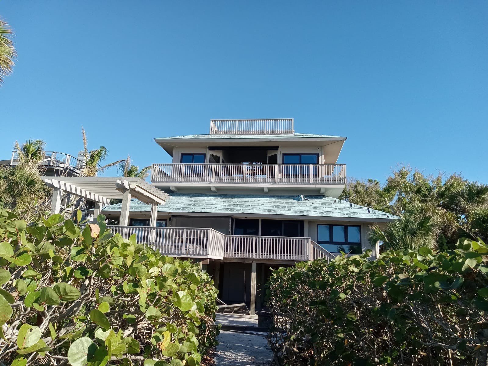 Residential Roofing Installation using Gulf Coast Metals Gulf Seam Panels by Four Peaks Roofing