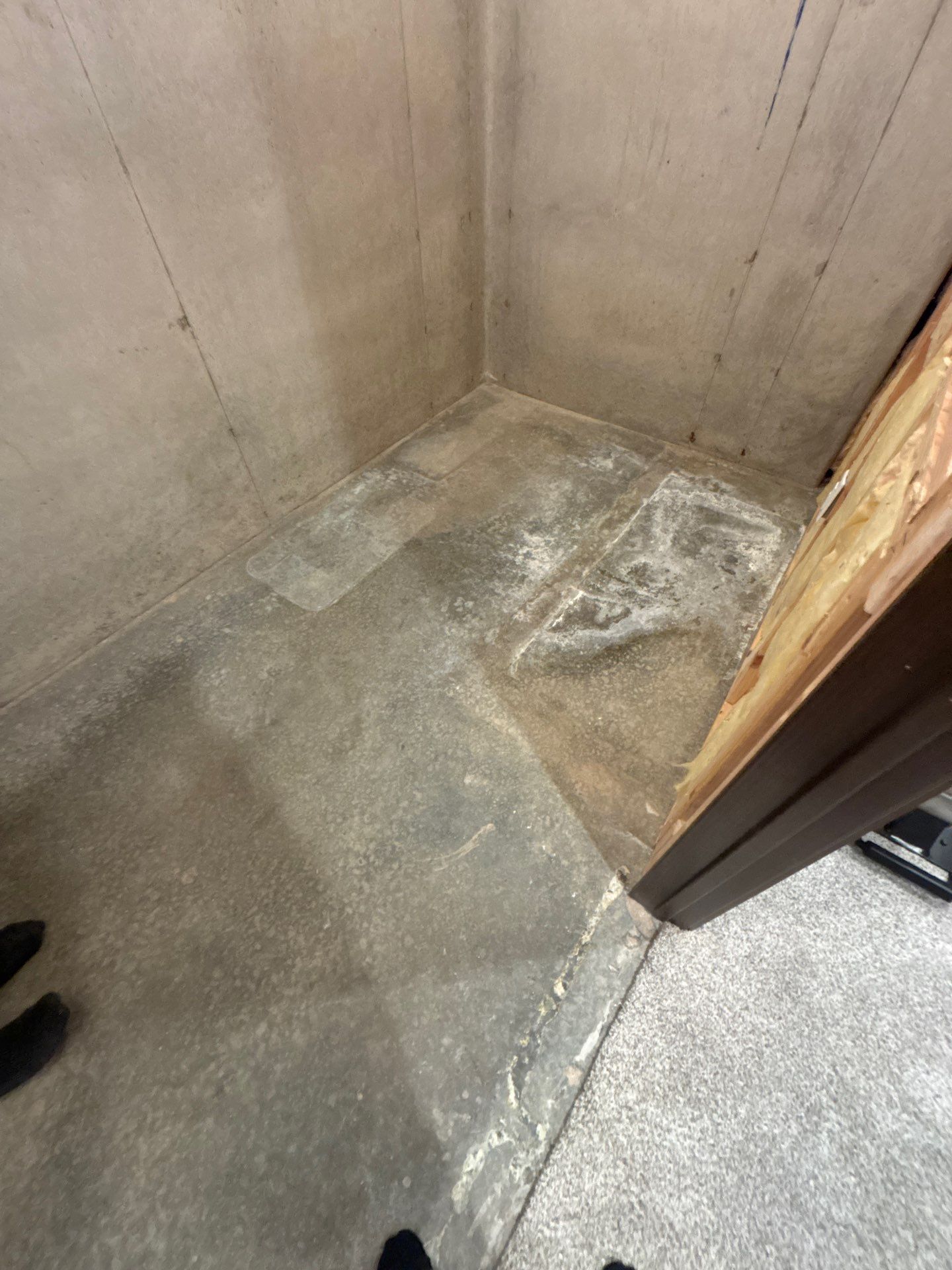 Sioux Falls Basement Floor Transformation with Durable Epoxy Flake Coating by Select Painting, Coatings & Garage Cabinets
