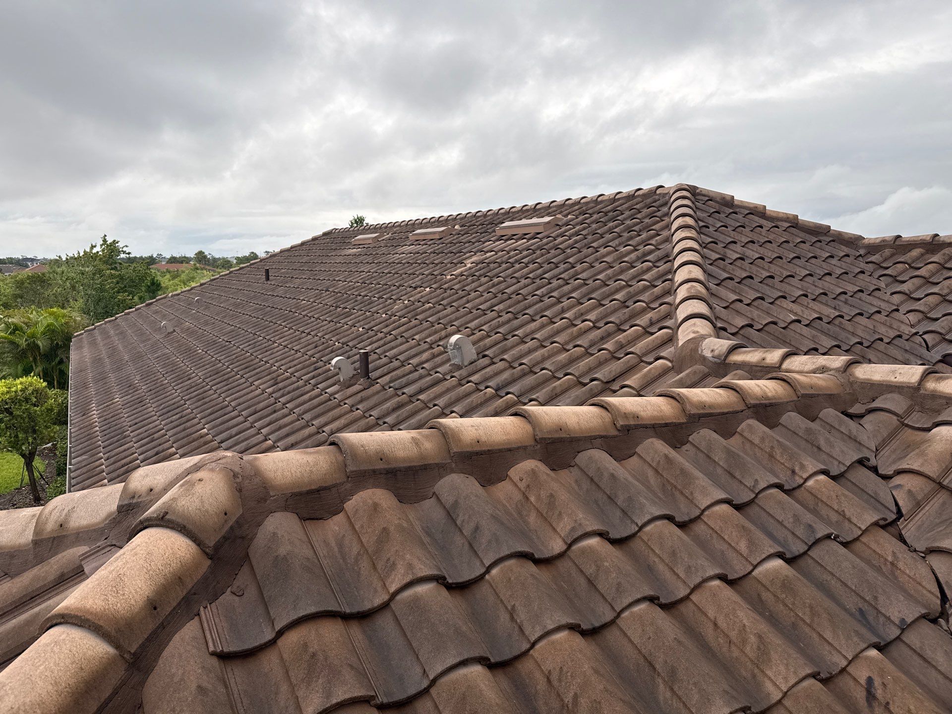 Concrete Tile Roof, Paver Driveway & Lanai Cleaning – Artisan Lakes Esplanade, Palmetto, FL by Sunshine AquaWash