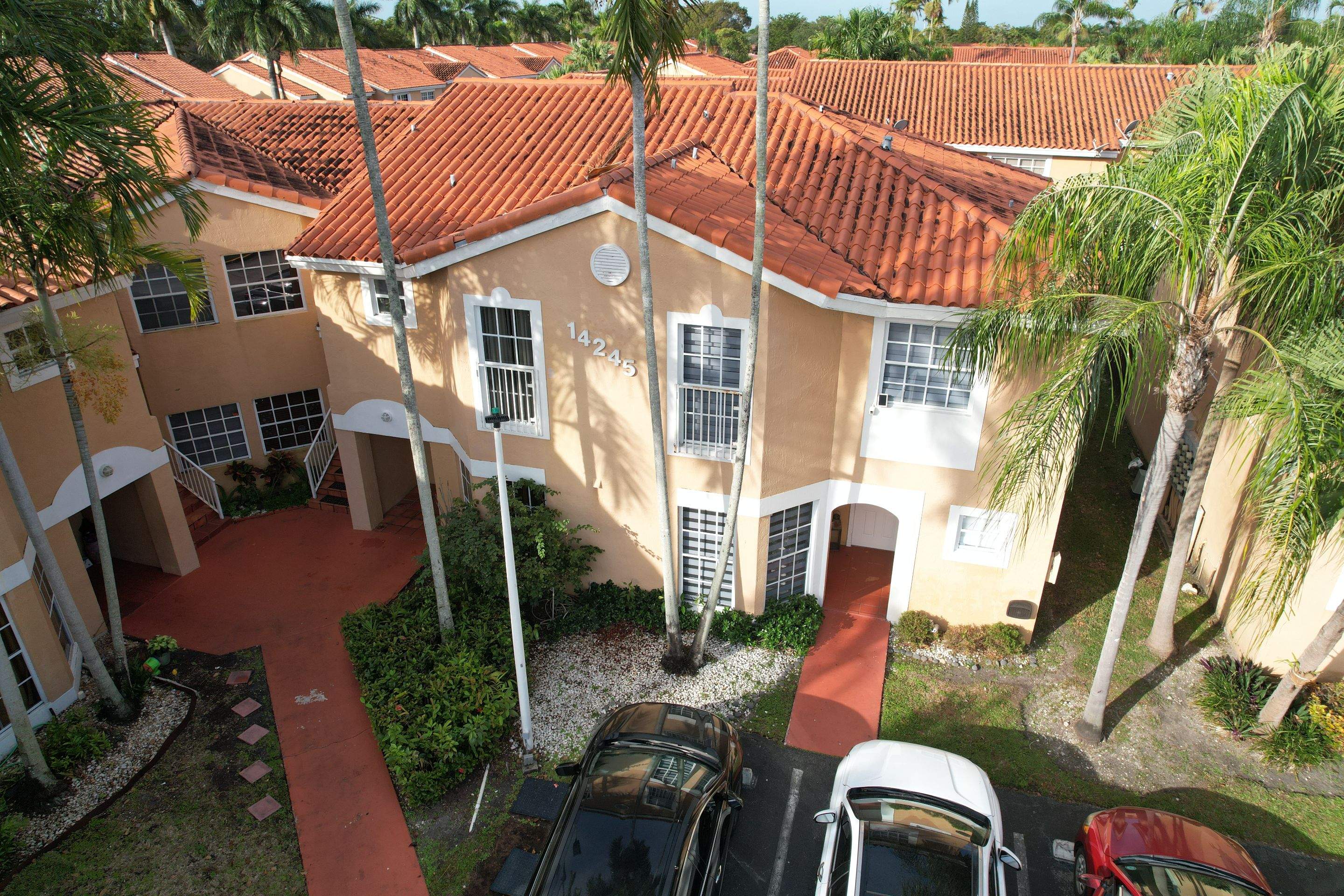 SIENNA VILLAS CONDO - BLDG 14245 by Souffront Construction & Engineering