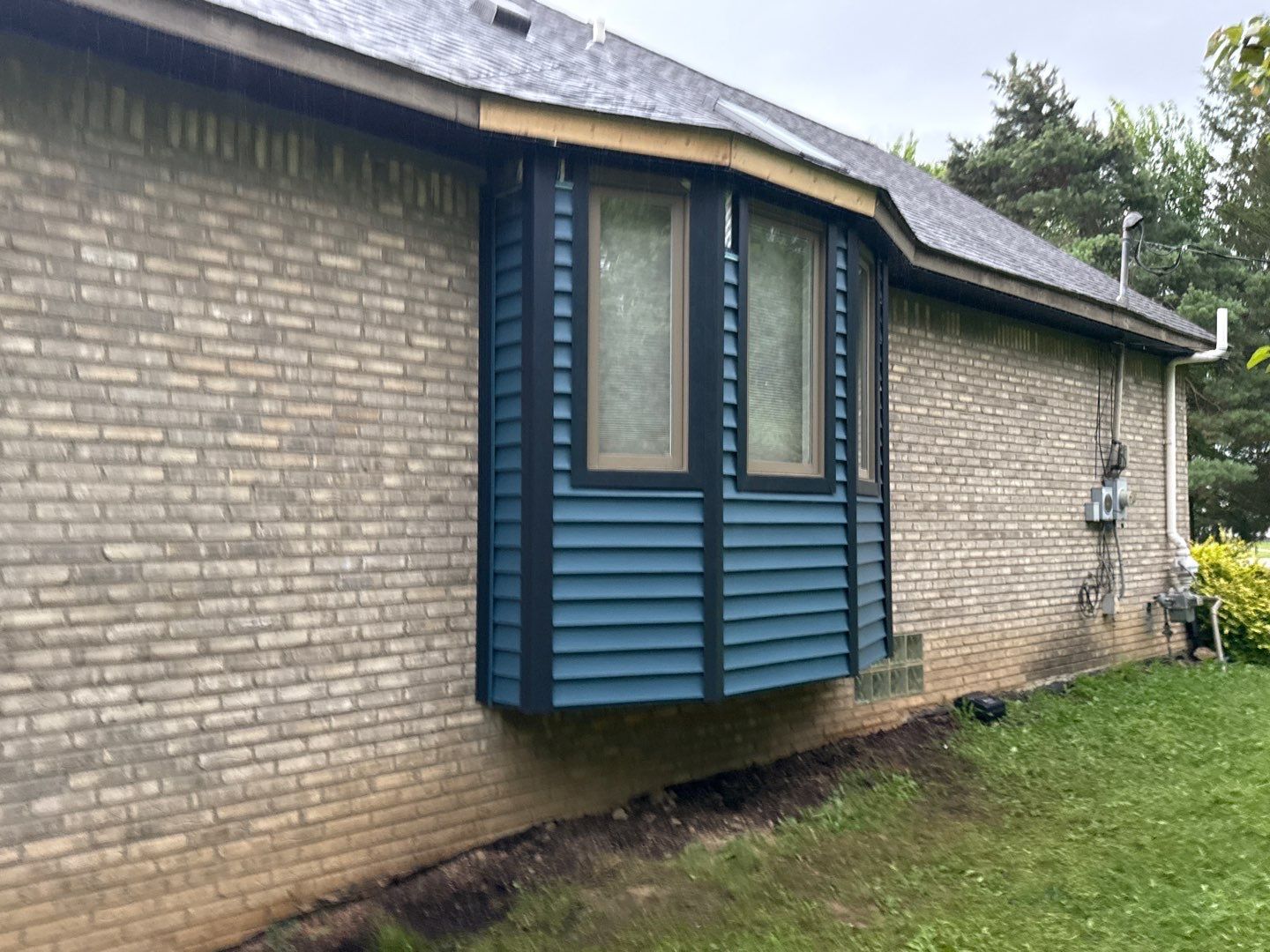 Siding Replacement using Alside Charter Oak D4.5" Laguna Blue by 180 Contractors