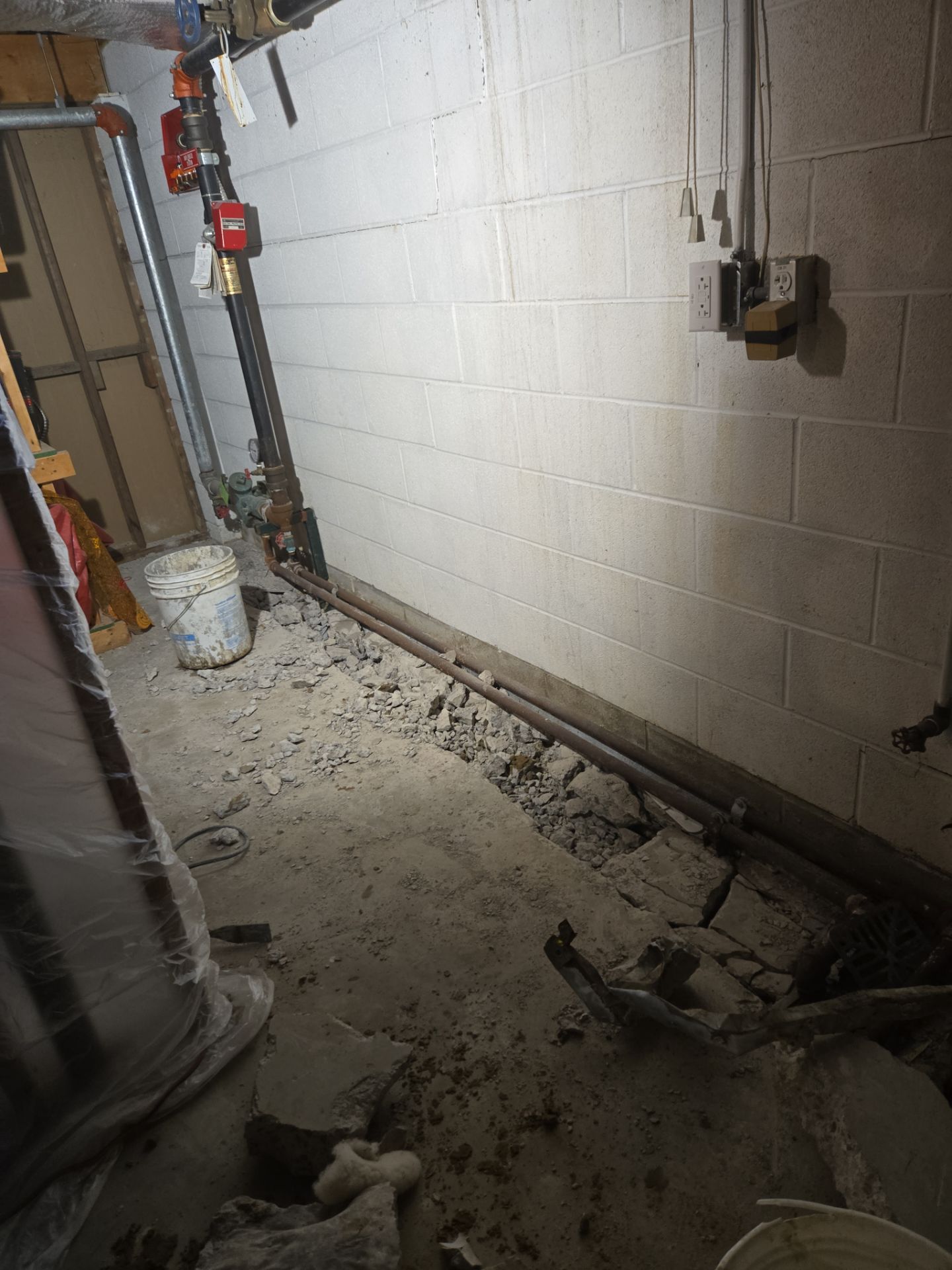 Interior Basement Waterproofing System with Embedded Fiber Reinforcement by Toledo Basement Repair 